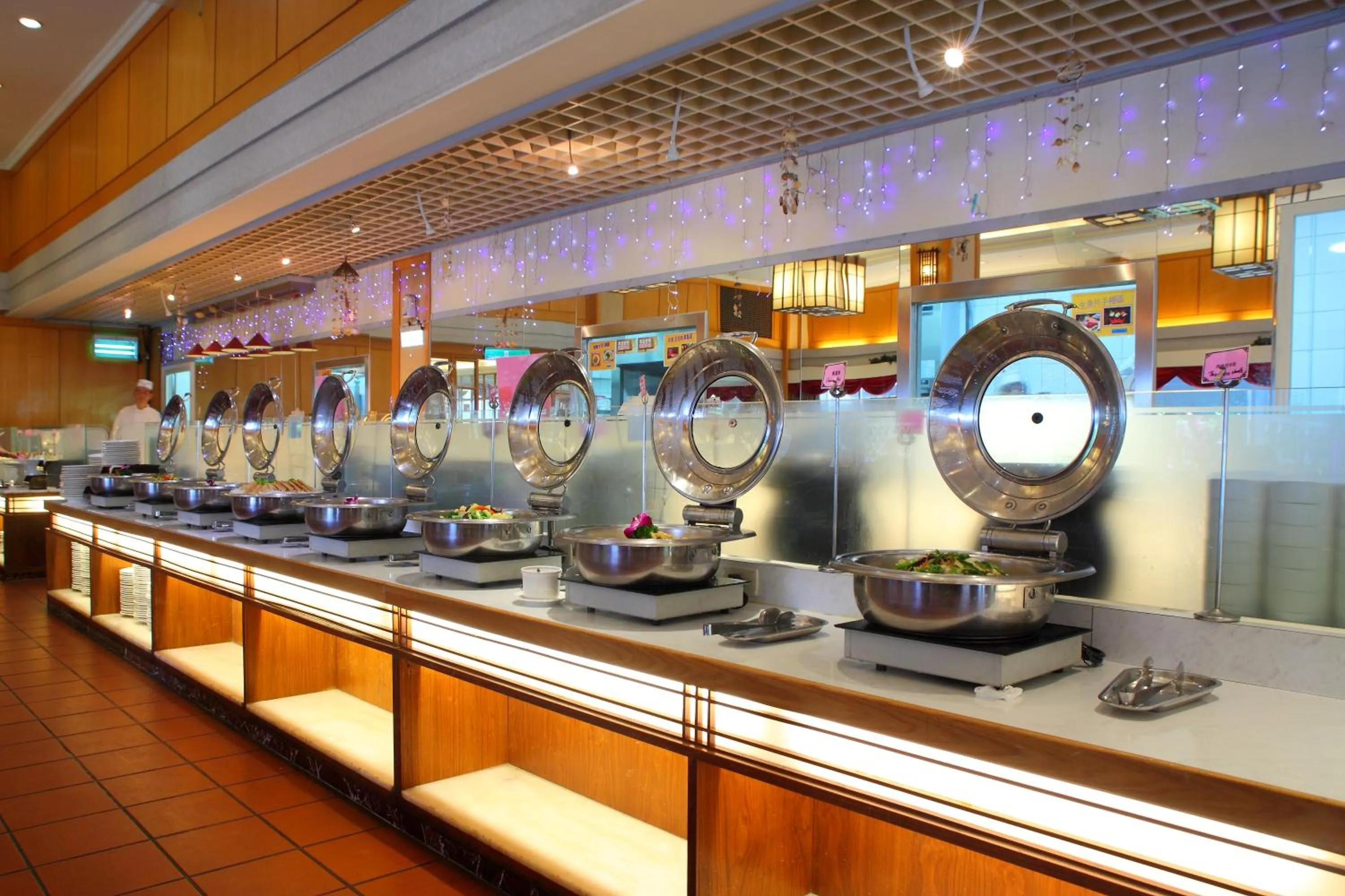 Restaurant/places to eat in Chuto Plaza Hotel