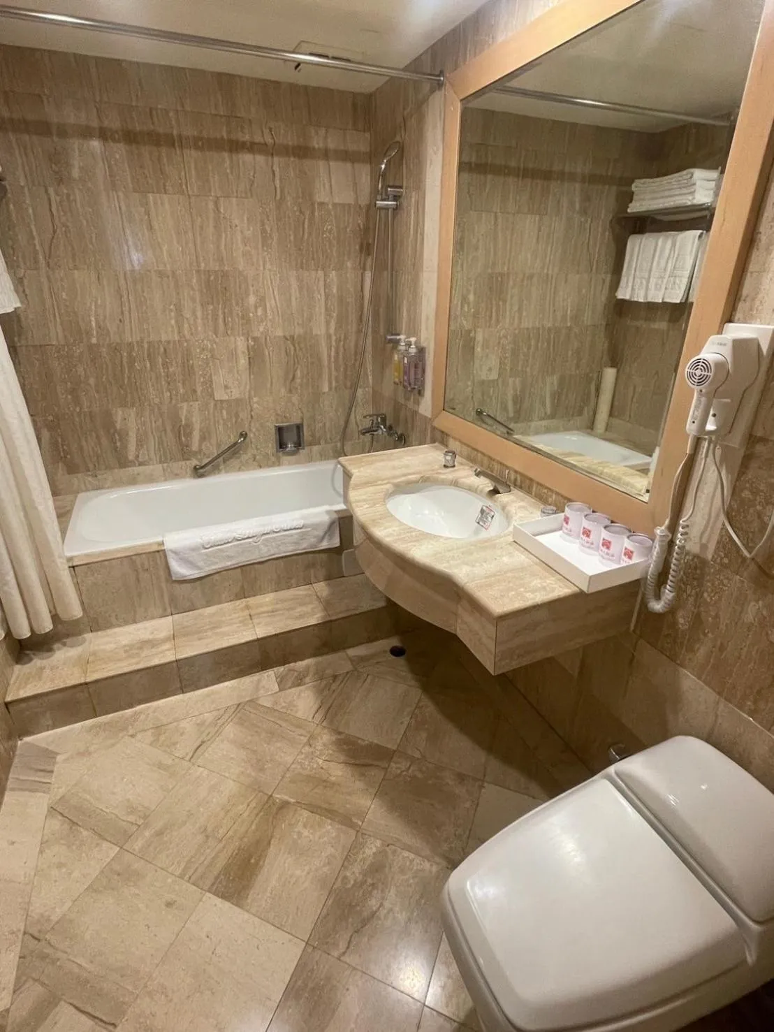 Shower in Chuto Plaza Hotel