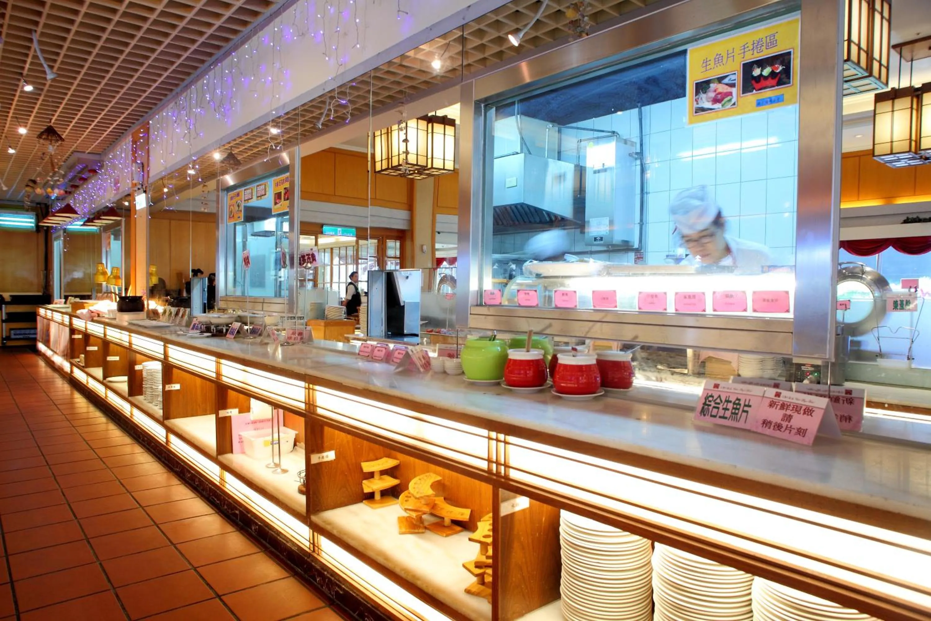 Restaurant/places to eat in Chuto Plaza Hotel