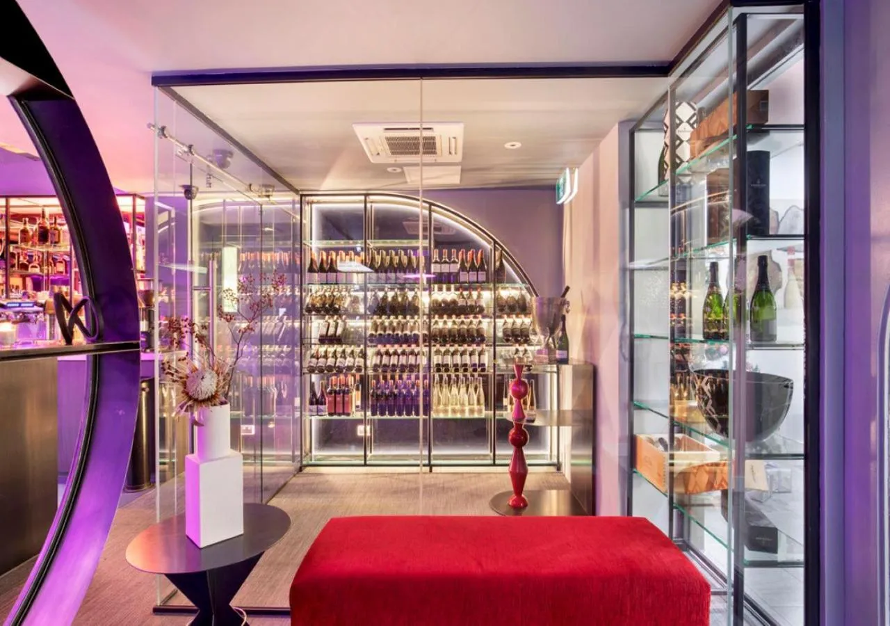 Restaurant/places to eat in The Metropolitan Spring Hill