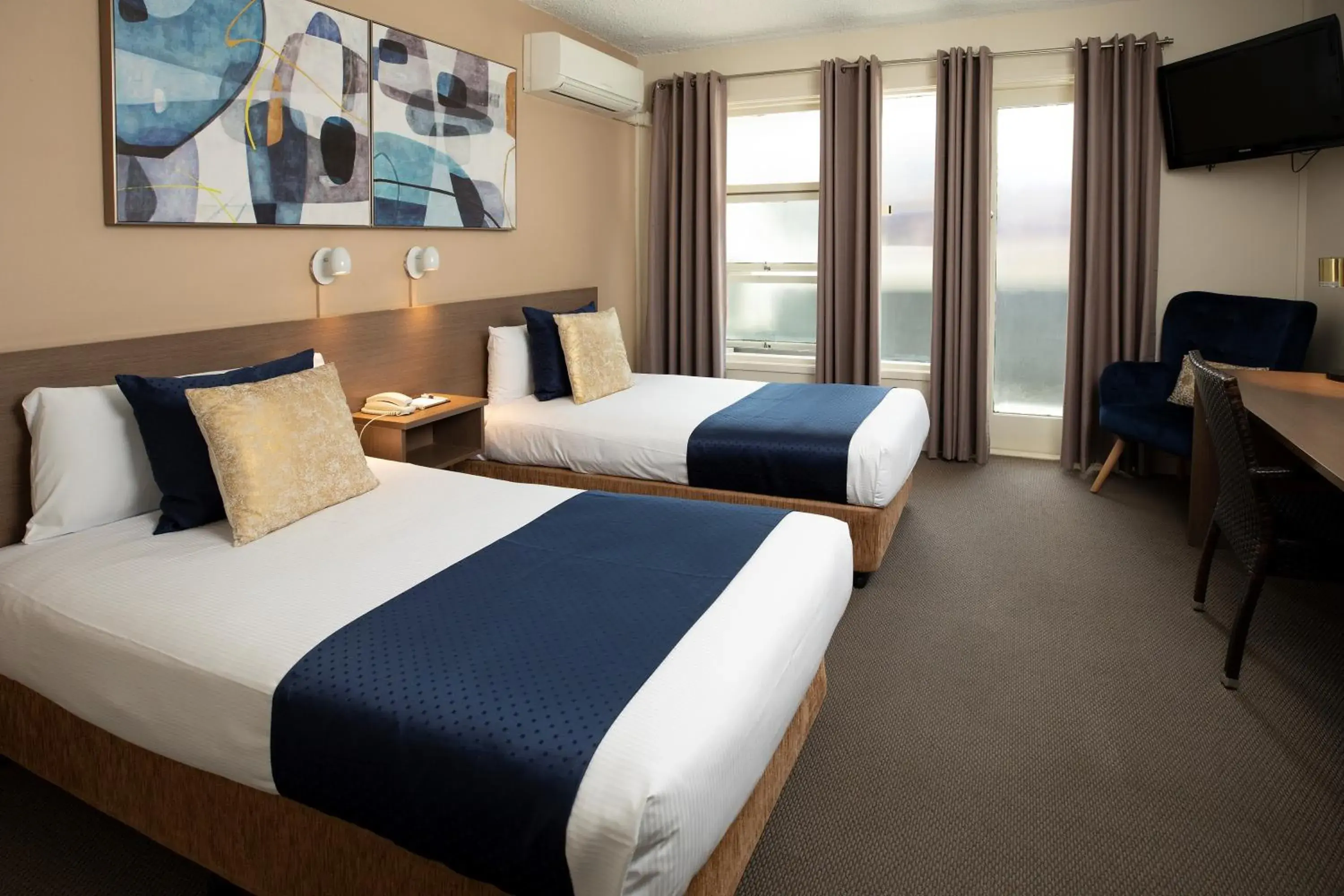 Twin Metro in The Metropolitan Spring Hill Twin Metro in The Metropolitan Spring Hill