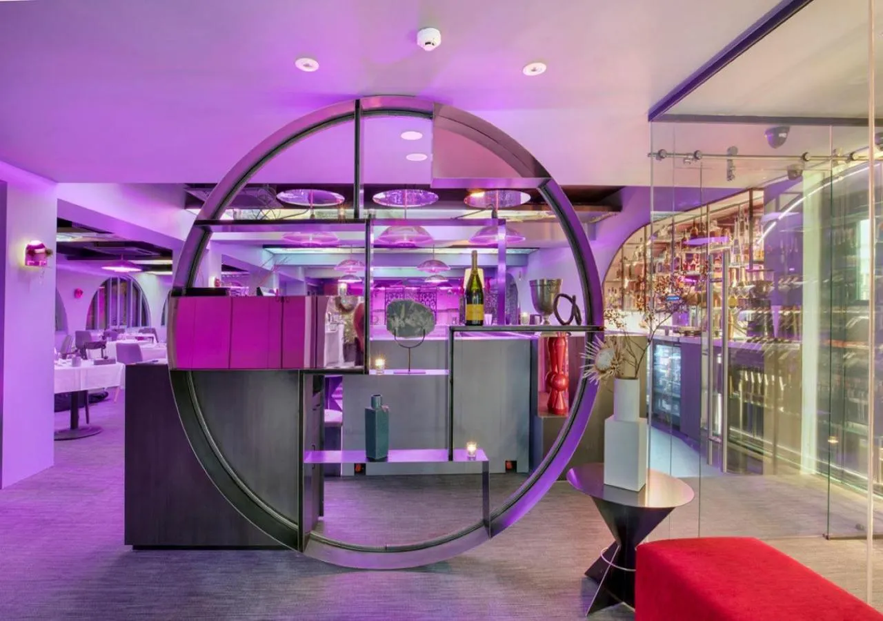 Restaurant/places to eat in The Metropolitan Spring Hill