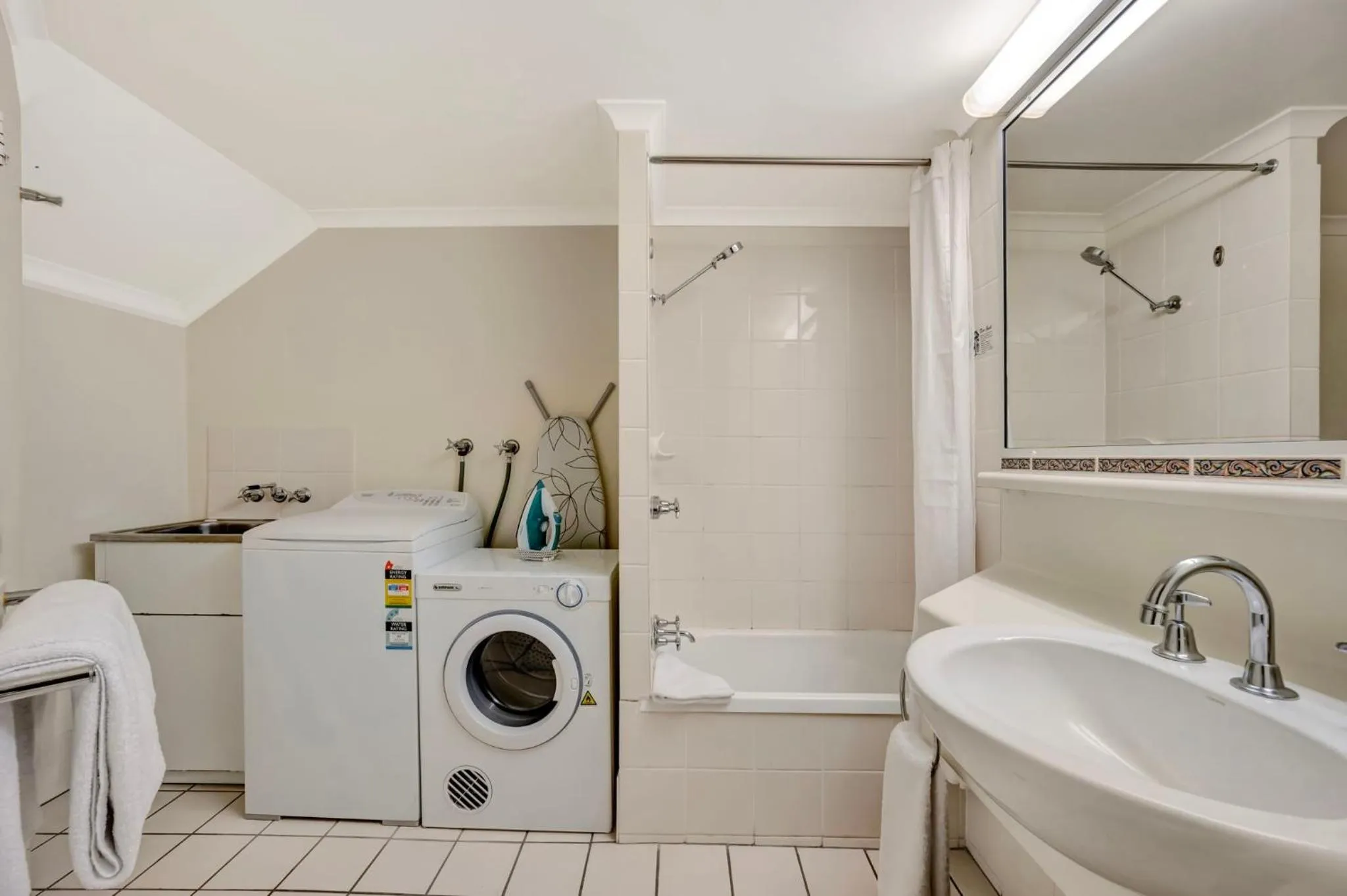 City Oasis Inn Townsville, SureStay Collection by BW