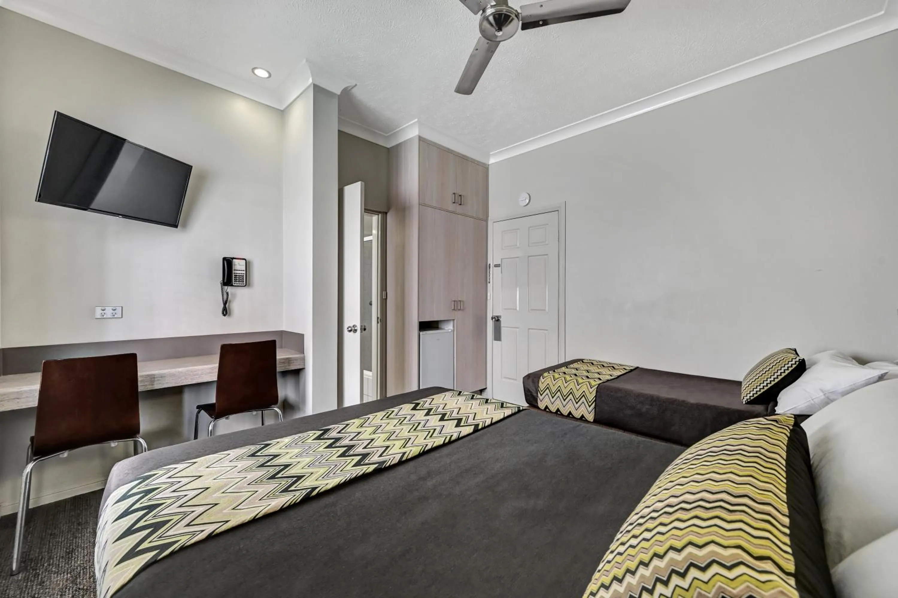 Bed in City Oasis Inn Townsville, SureStay Collection by BW