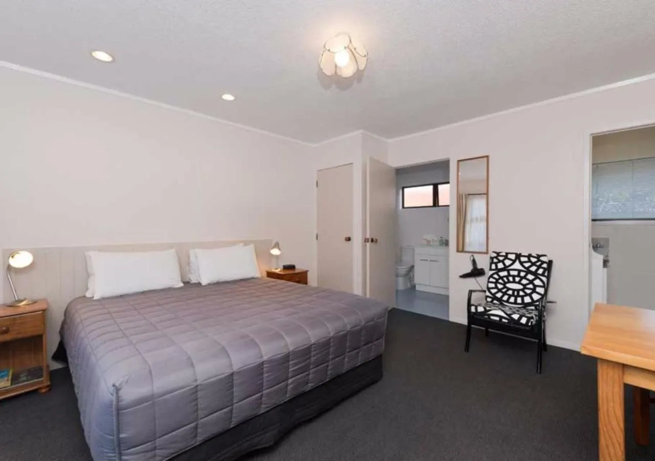 Bed in Edelweiss Motel