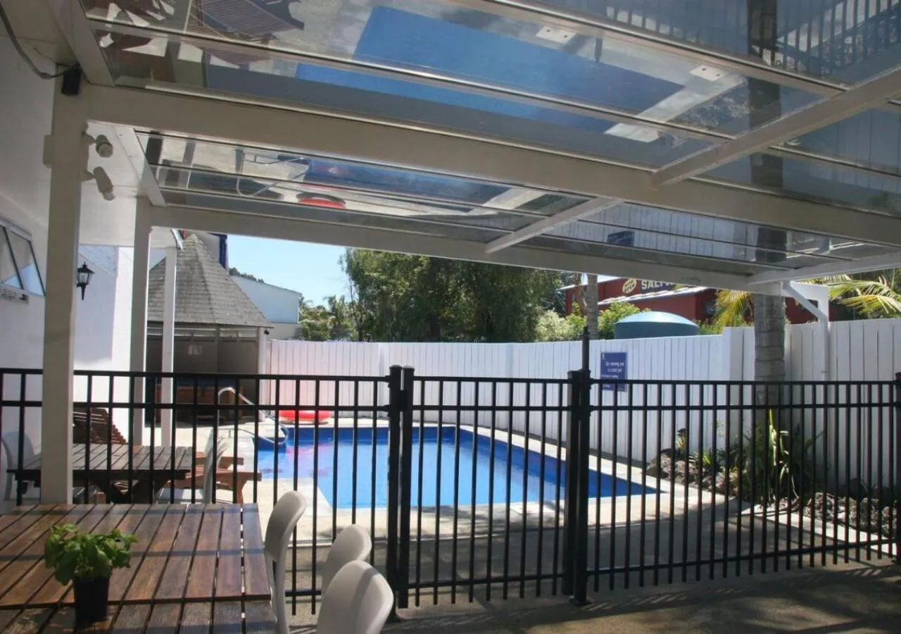 Swimming pool in Edelweiss Motel