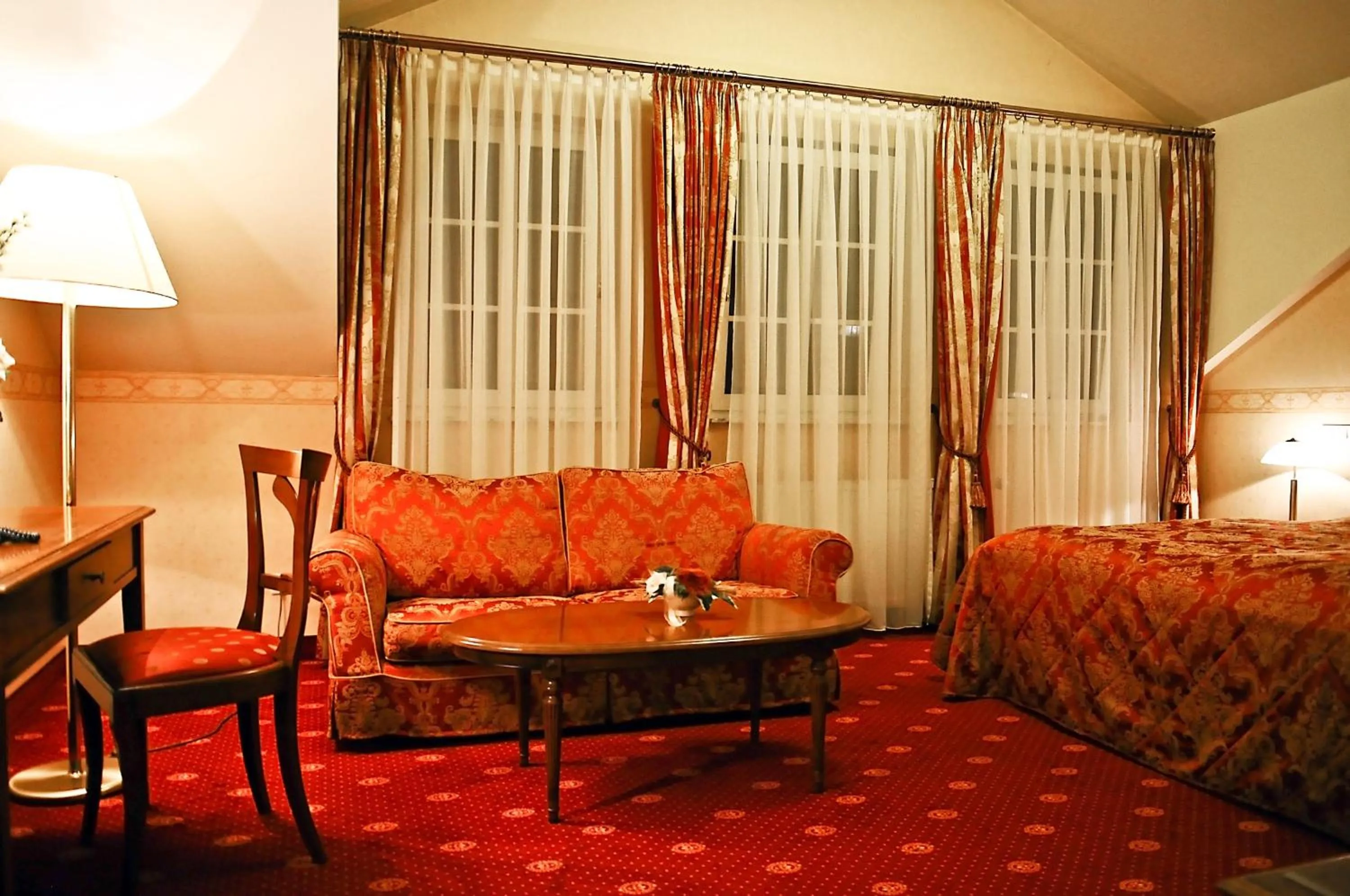 Photo of the whole room, Bed in Parkhotel Idar-Oberstein