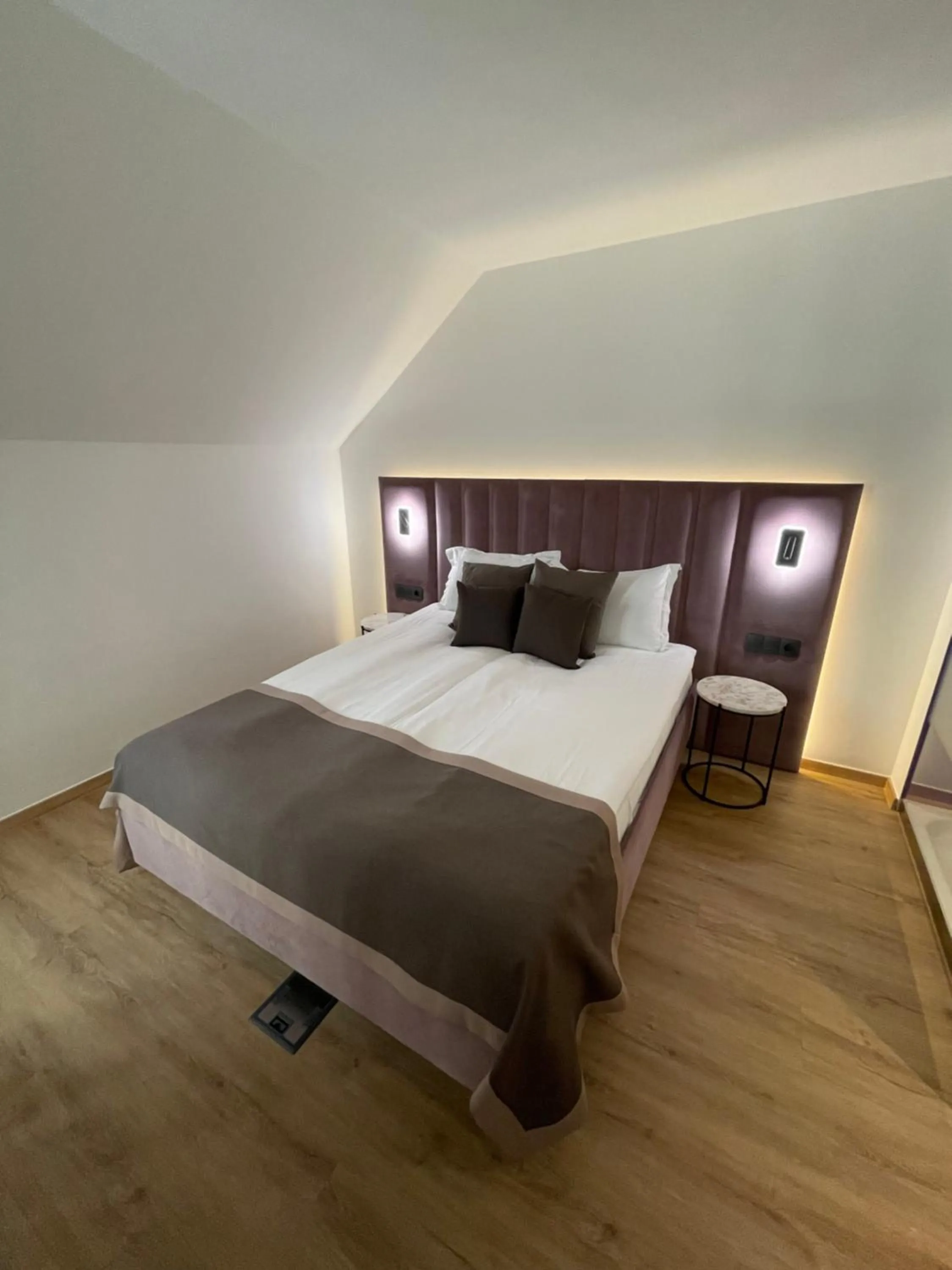 Bed in Bayer's City Hotel