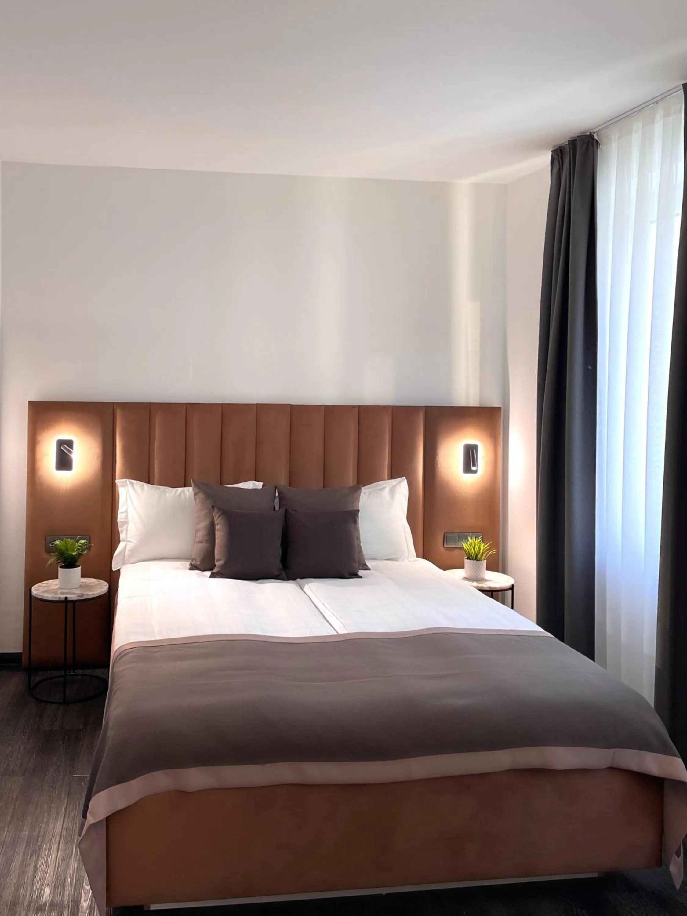 Photo of the whole room, Bed in Bayer's City Hotel