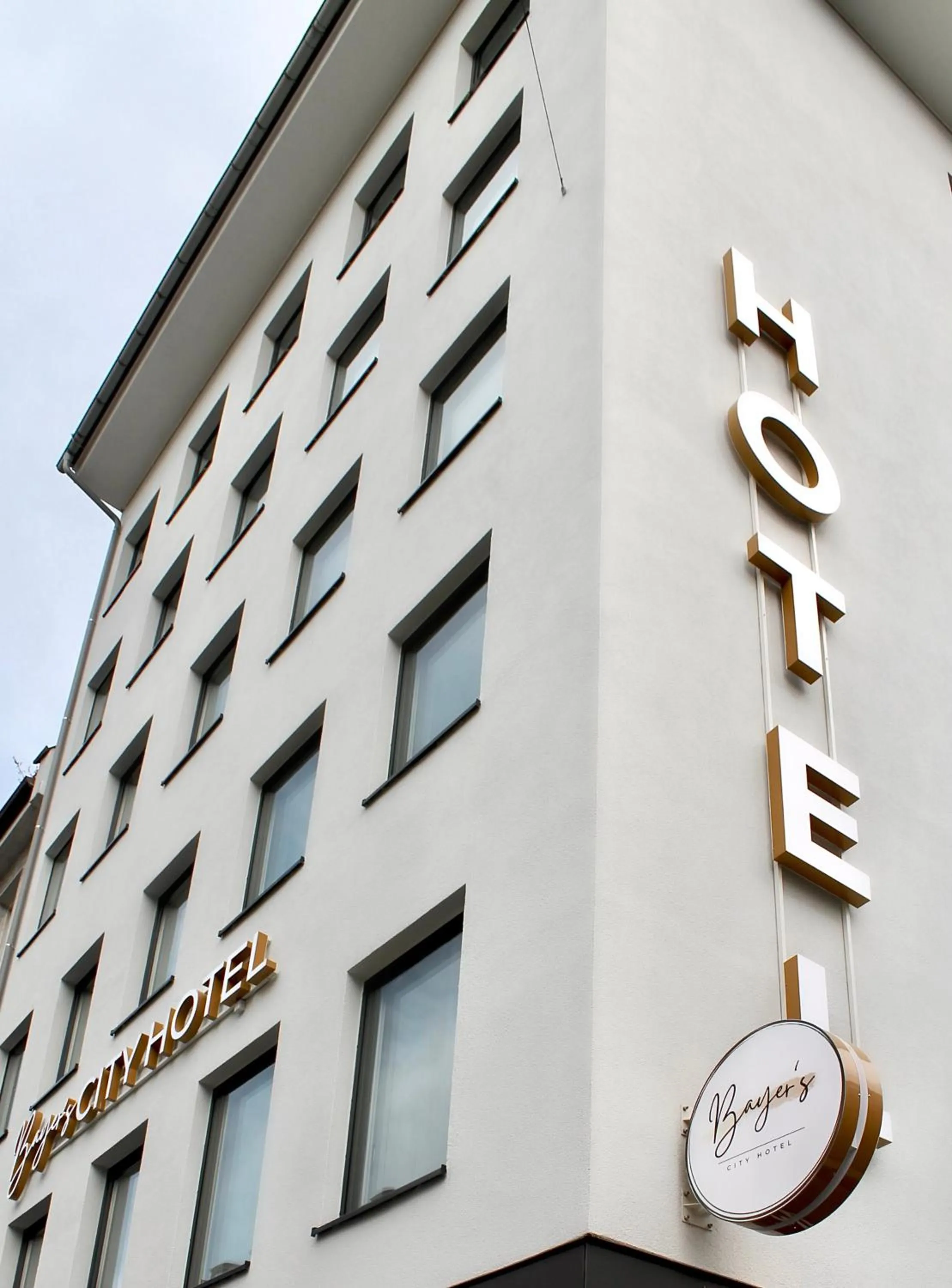 Property building in Bayer's City Hotel