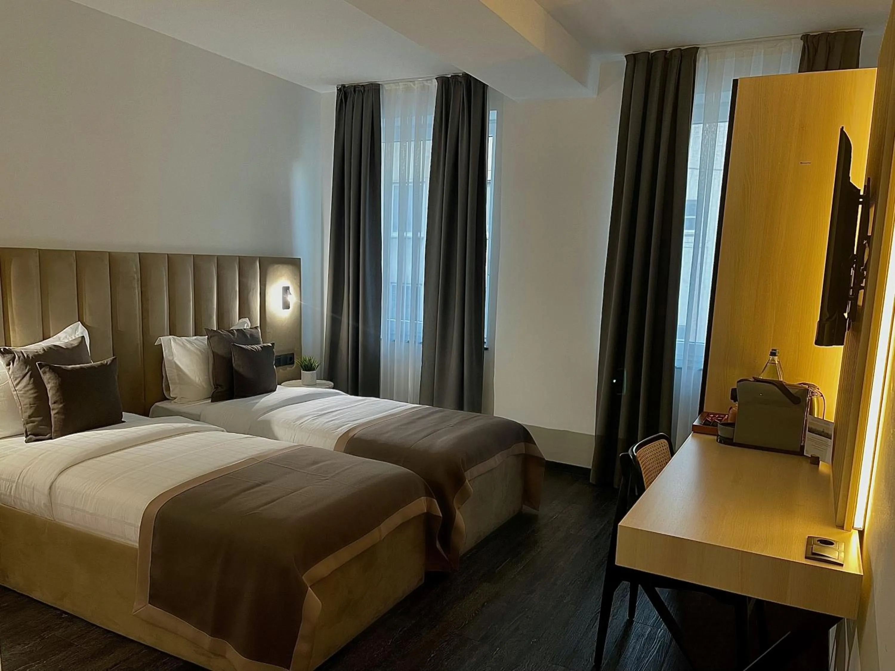 Photo of the whole room, Bed in Bayer's City Hotel