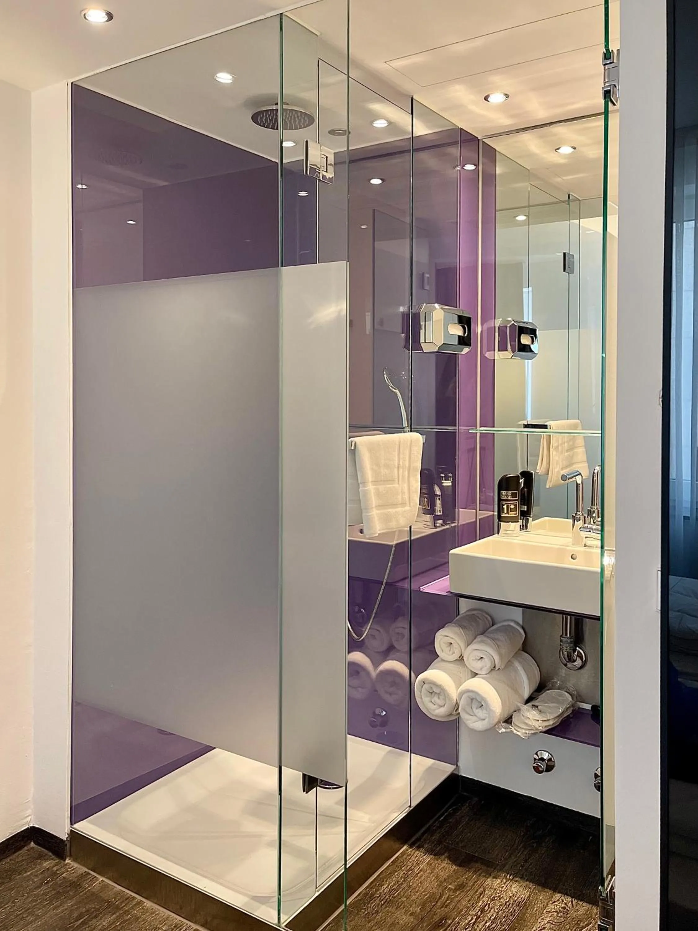 Bathroom in Bayer's City Hotel