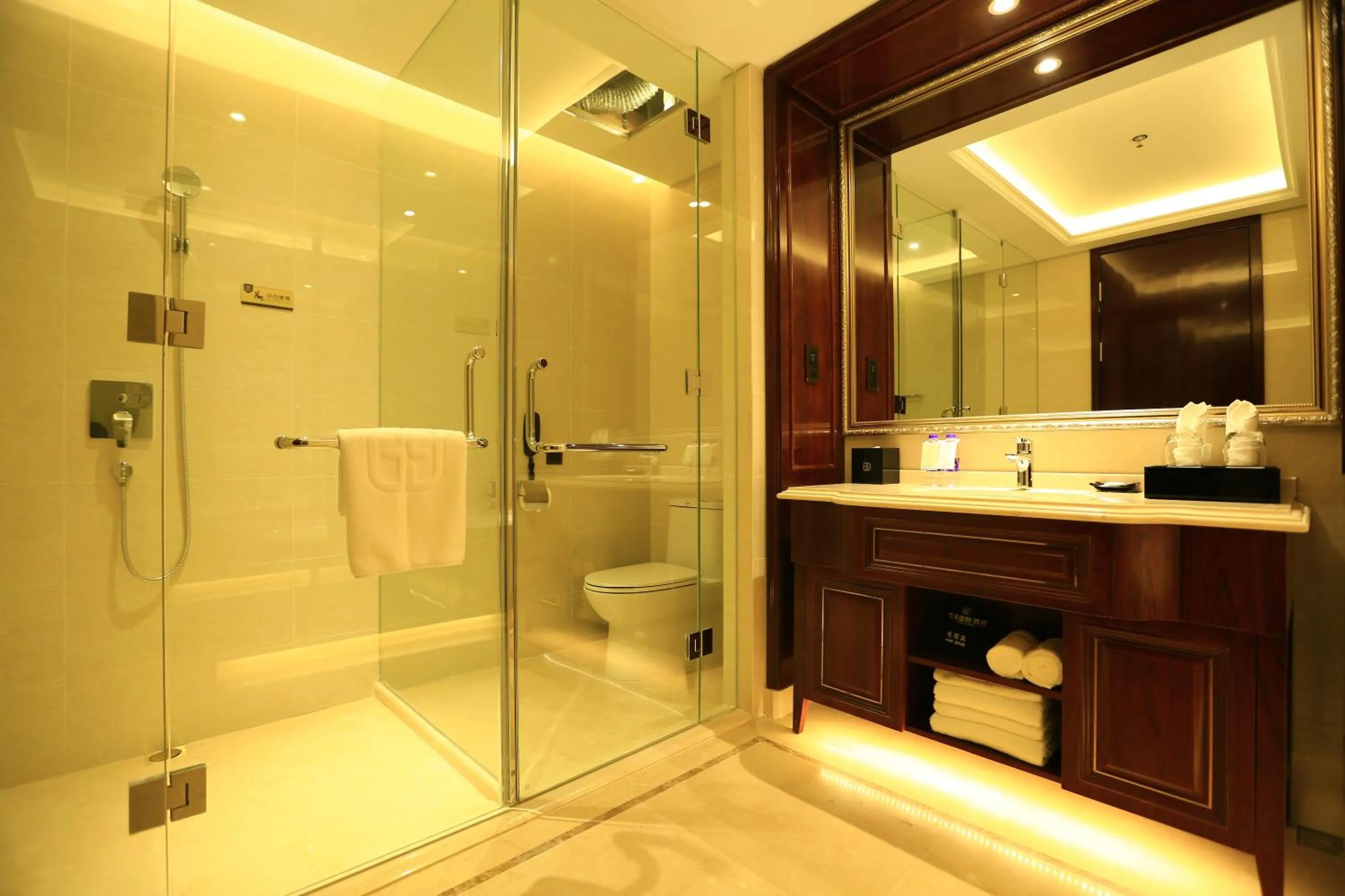 Photo of the whole room in Xi'an Lanxi International Hotel