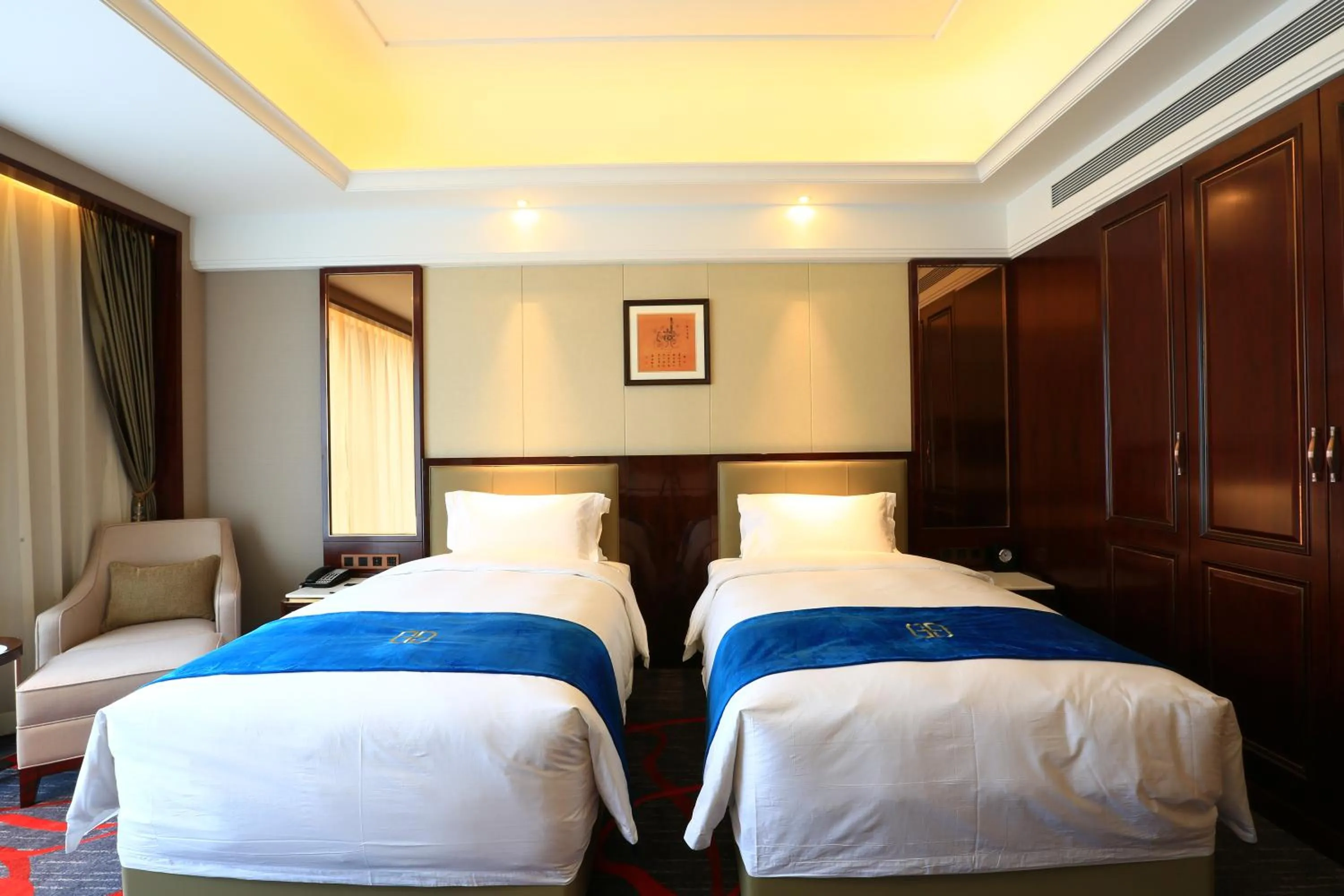 Photo of the whole room, Bed in Xi'an Lanxi International Hotel