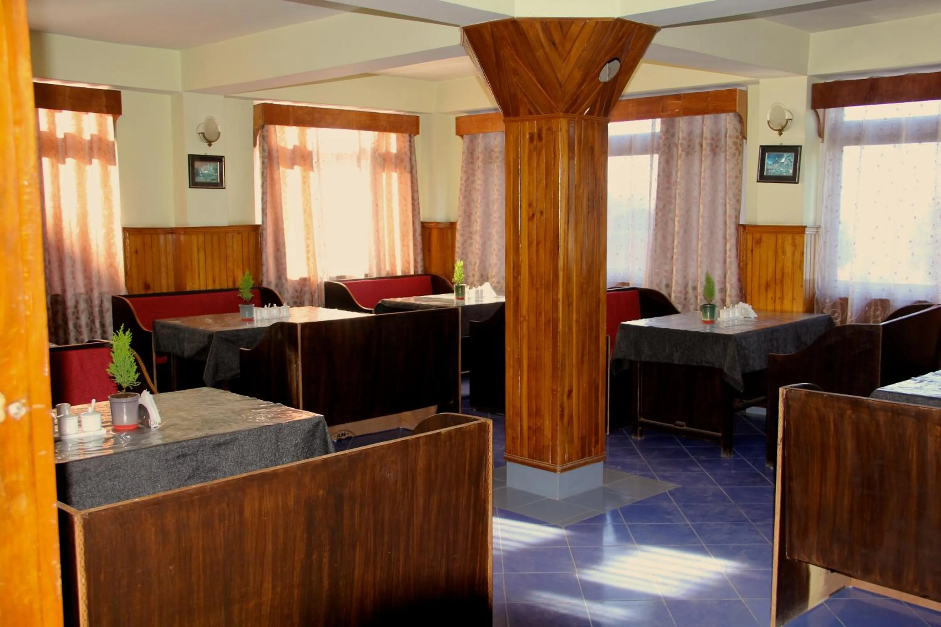 Restaurant/places to eat in BluBen Alpine