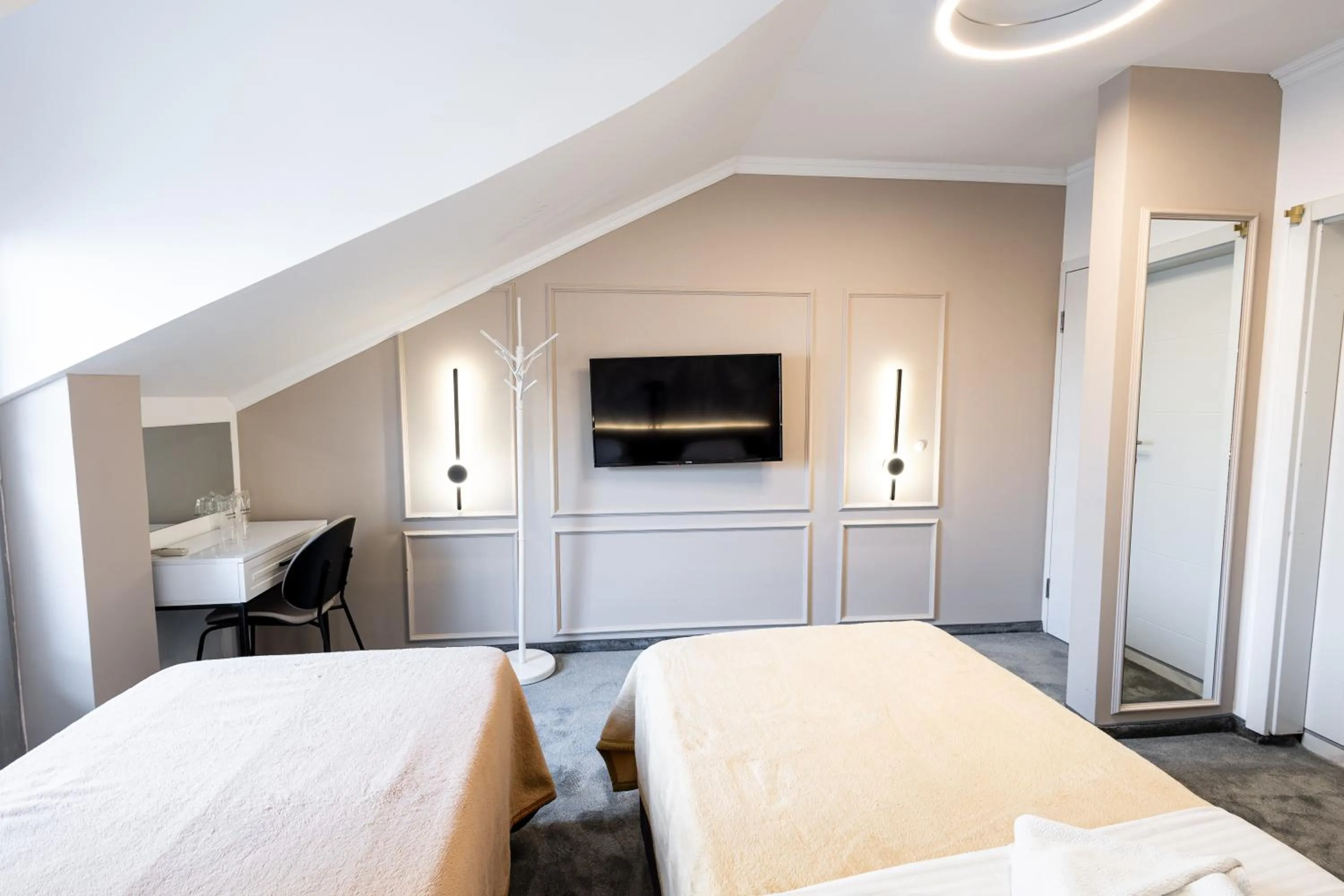 TV and multimedia, Bed in Garni Hotel Lotos