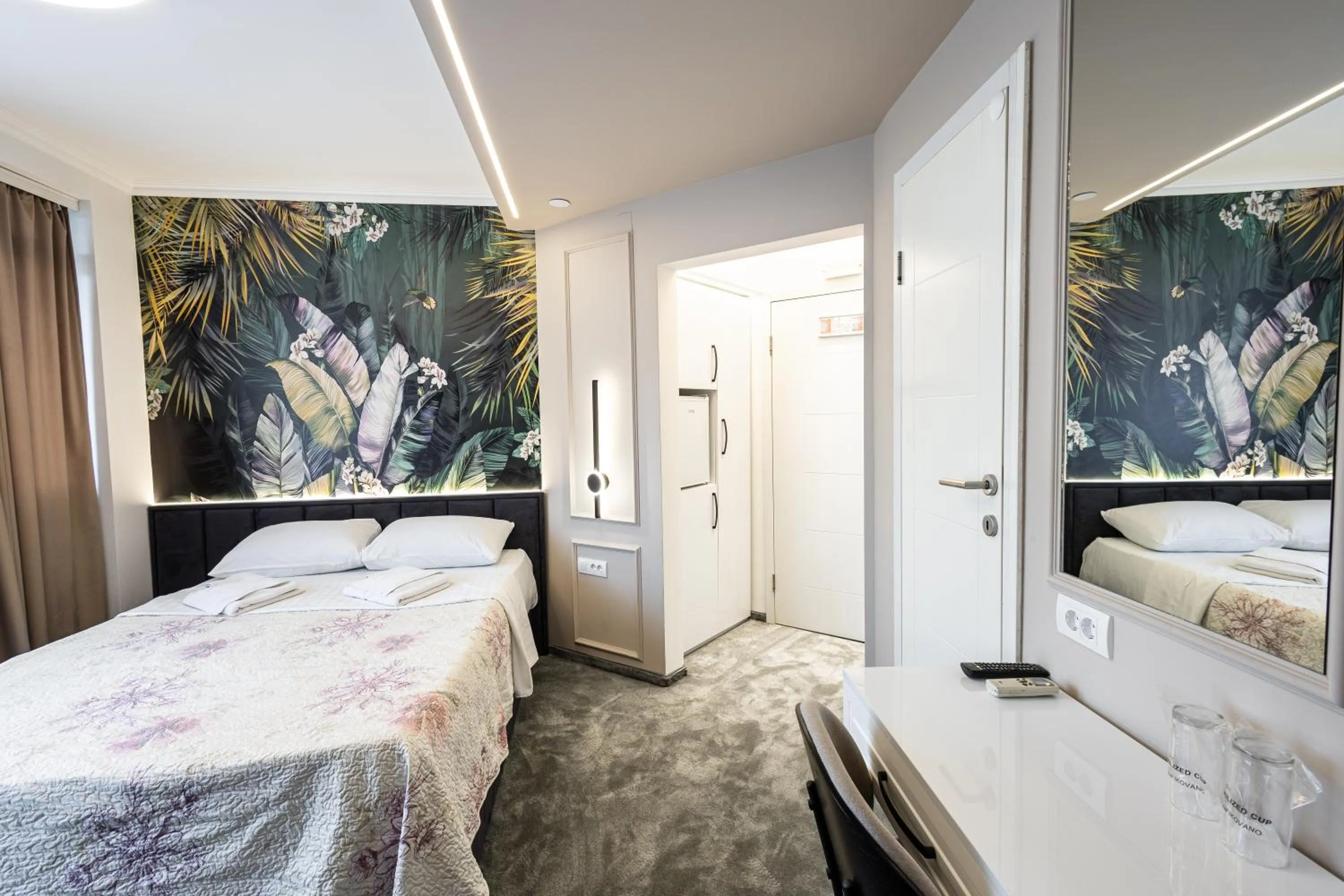 TV and multimedia, Bed in Garni Hotel Lotos