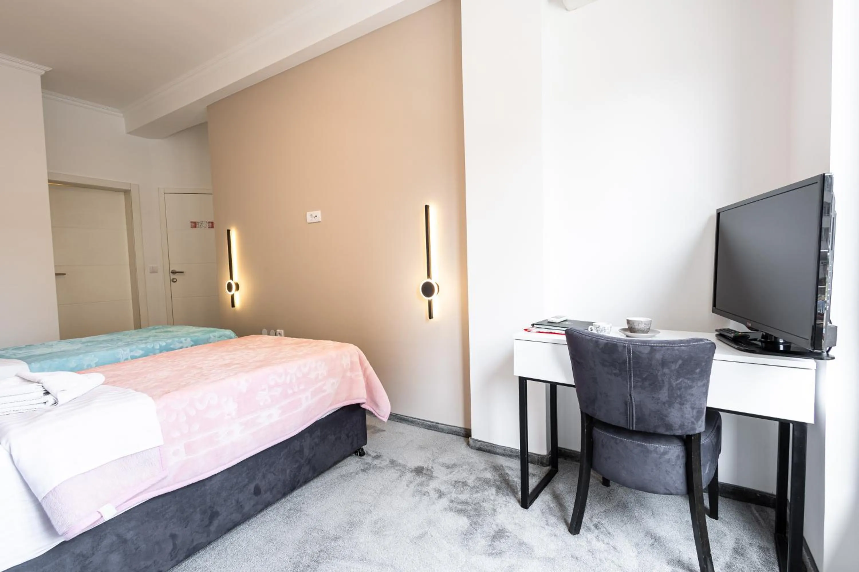 TV and multimedia, Bed in Garni Hotel Lotos