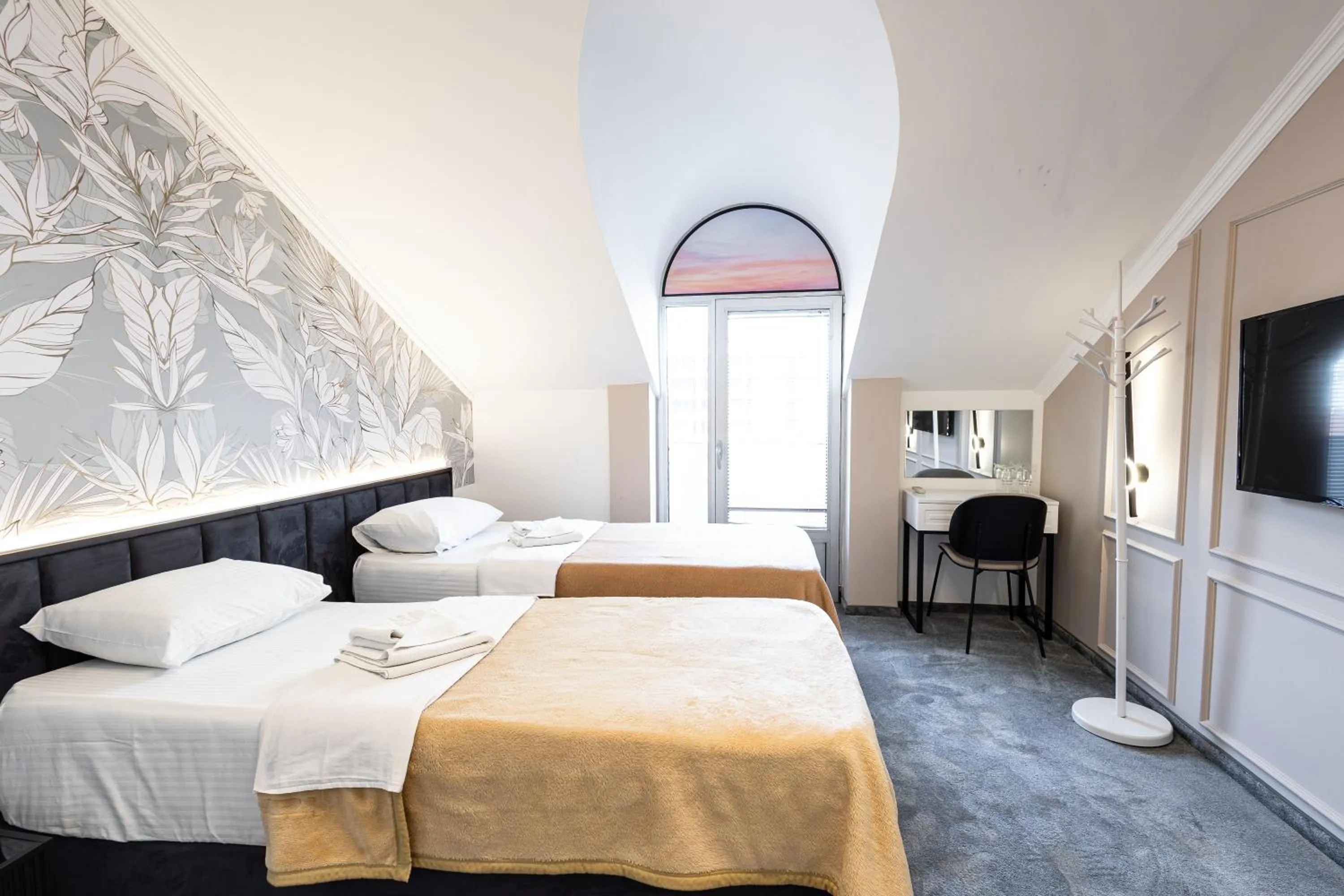 TV and multimedia, Bed in Garni Hotel Lotos