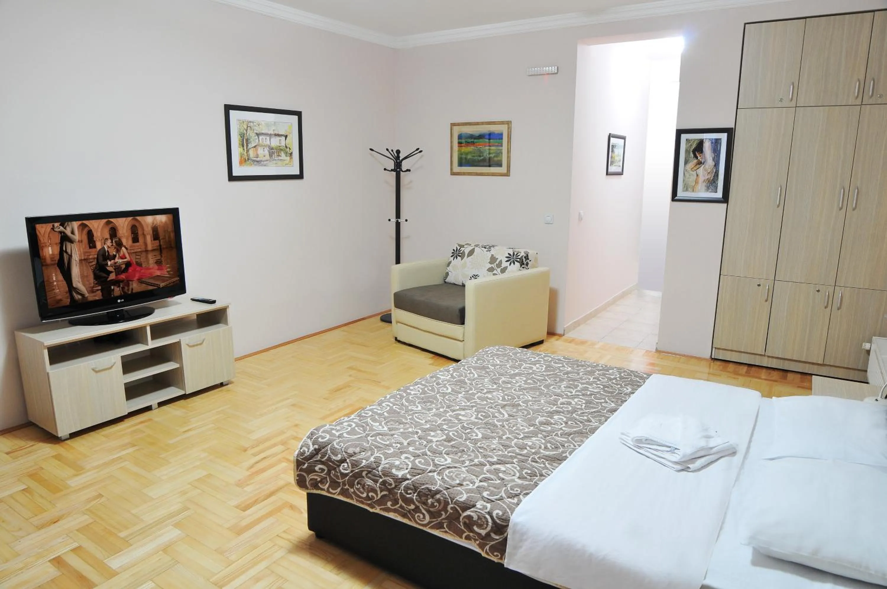 Shower, Bed in Garni Hotel Lotos