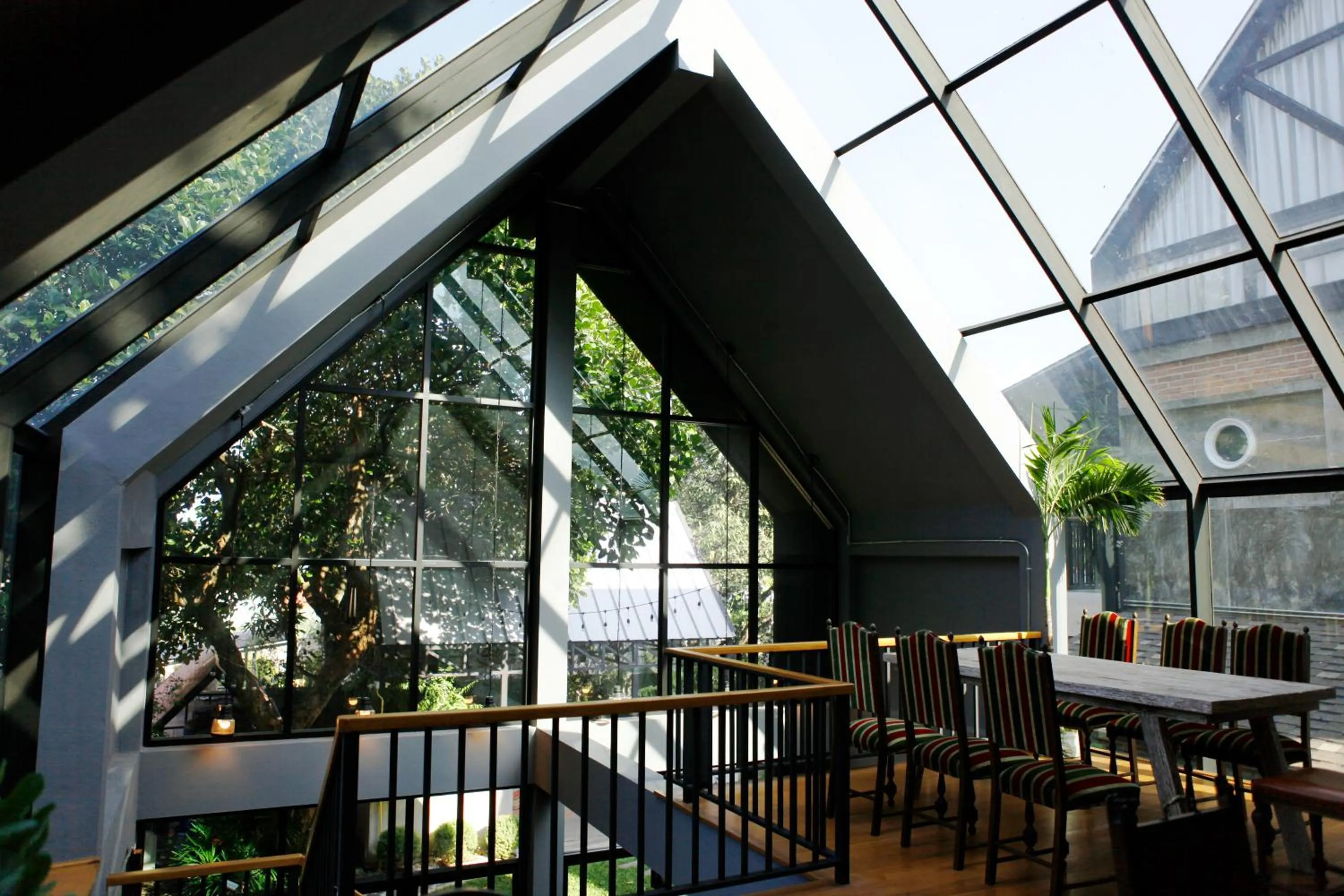 Restaurant/places to eat in Yellow Pillow village