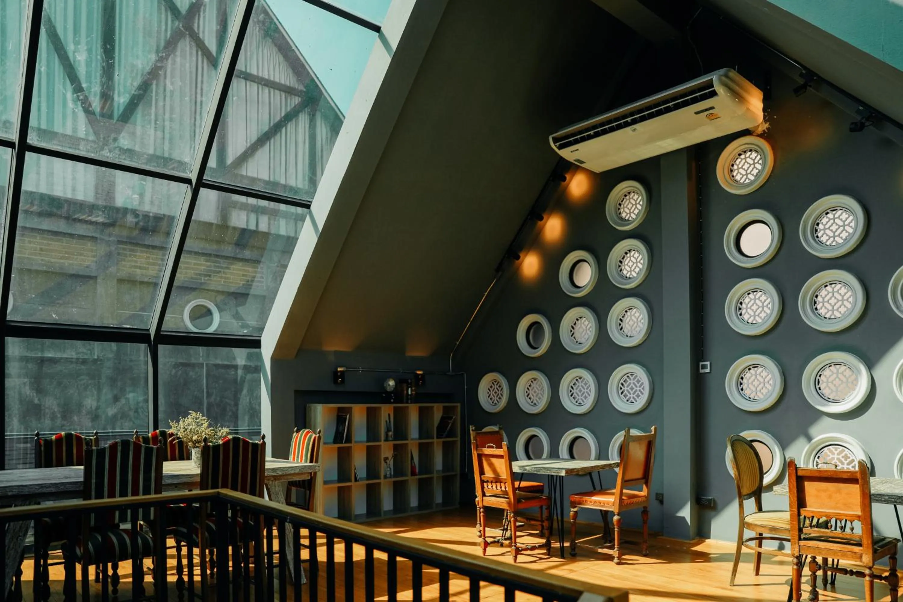 Restaurant/places to eat in Yellow Pillow village