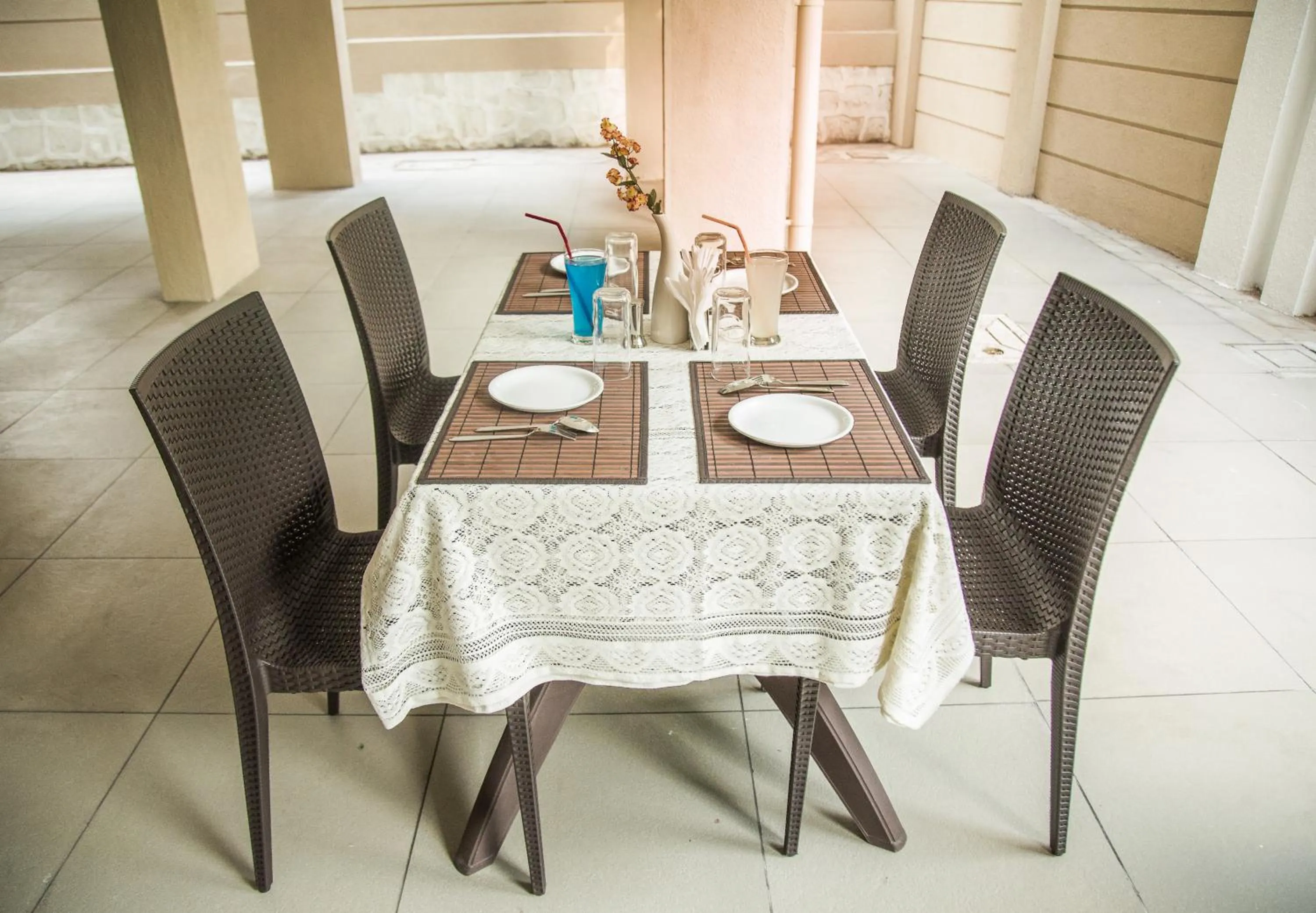 Restaurant/places to eat in Hotel Nirvana