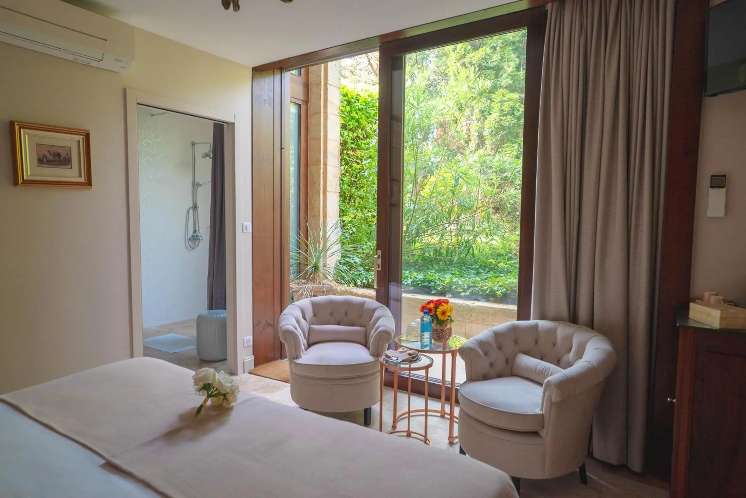 Double Room - Disability Access in Chateau Pont Saint-Martin Double Room - Disability Access in Chateau Pont Saint-Martin