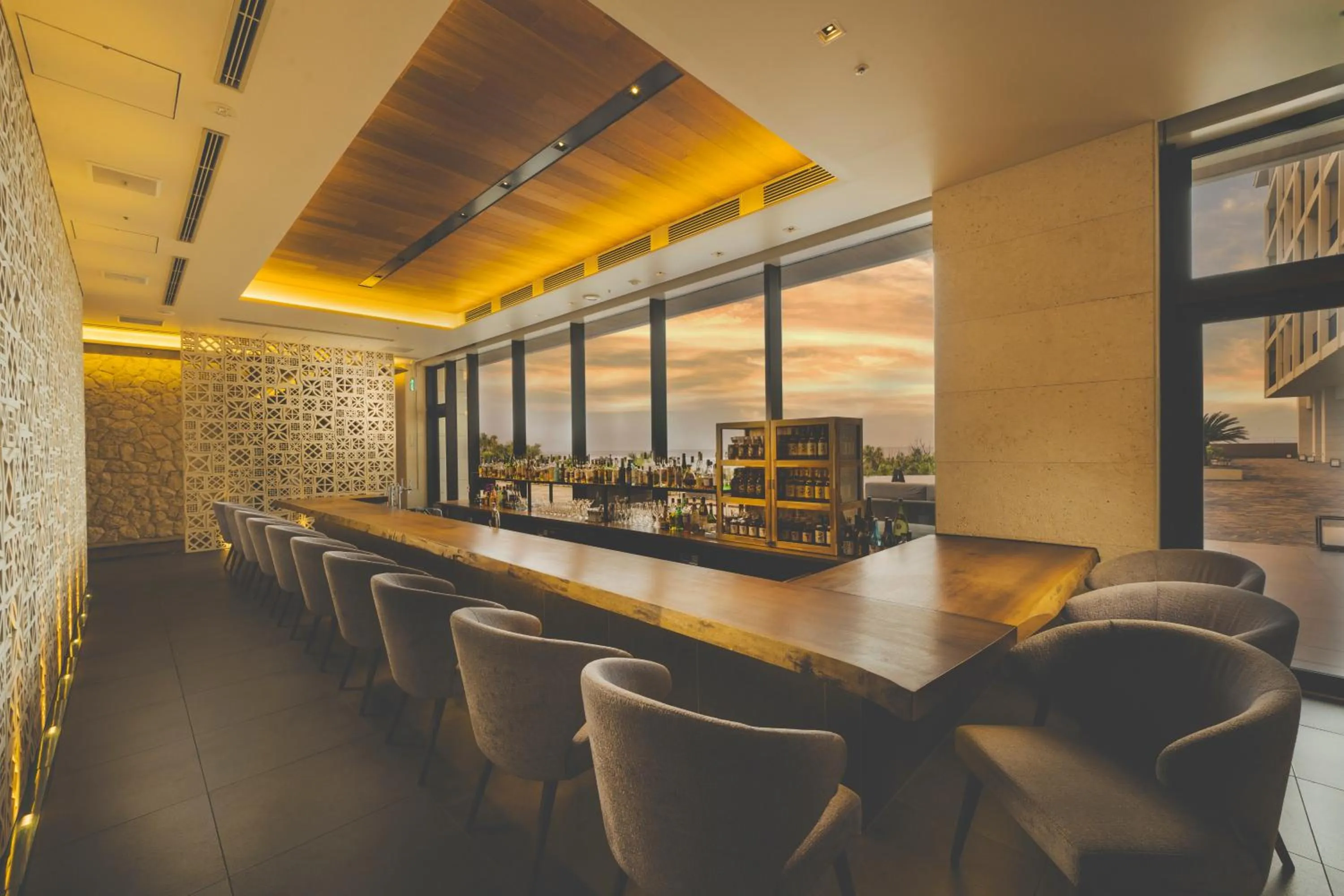 Lounge or bar in Hyatt Regency Seragaki Island Okinawa