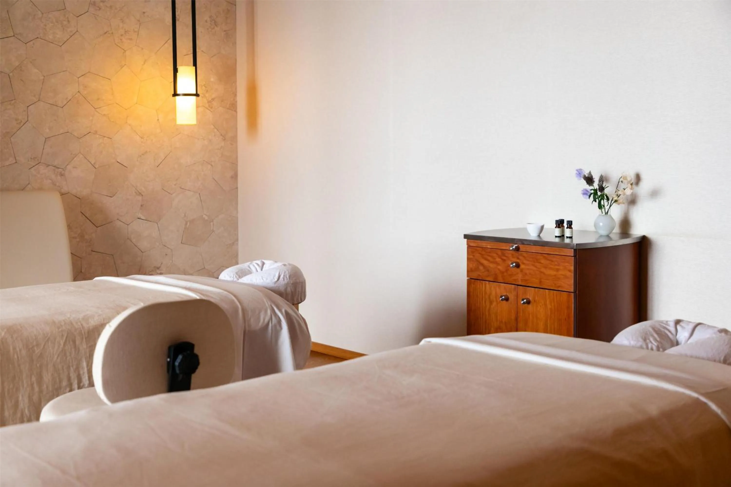 Spa and wellness centre/facilities, Bed in Hyatt Regency Seragaki Island Okinawa