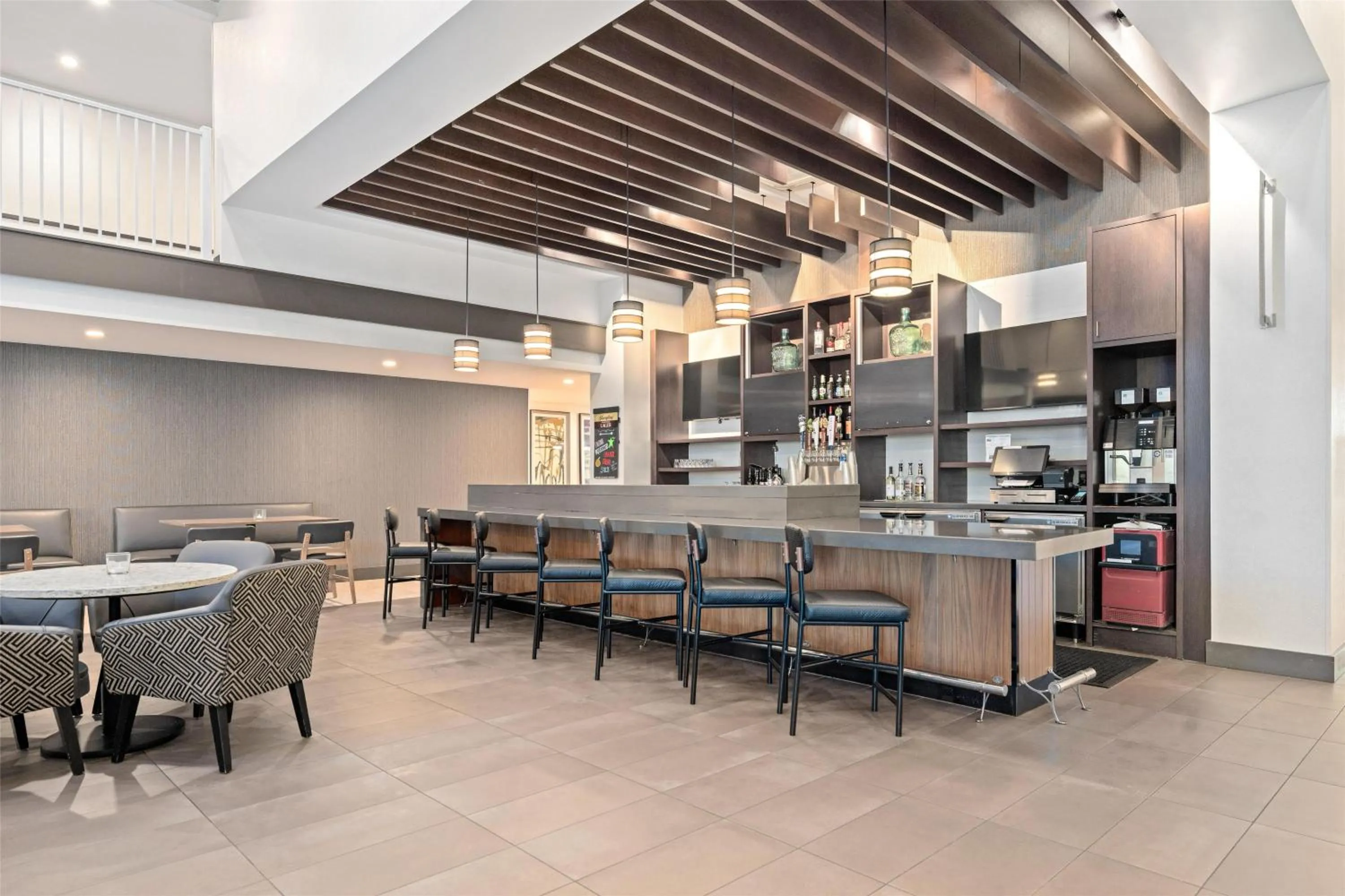 Lounge or bar in Hyatt Place Ocean City Oceanfront