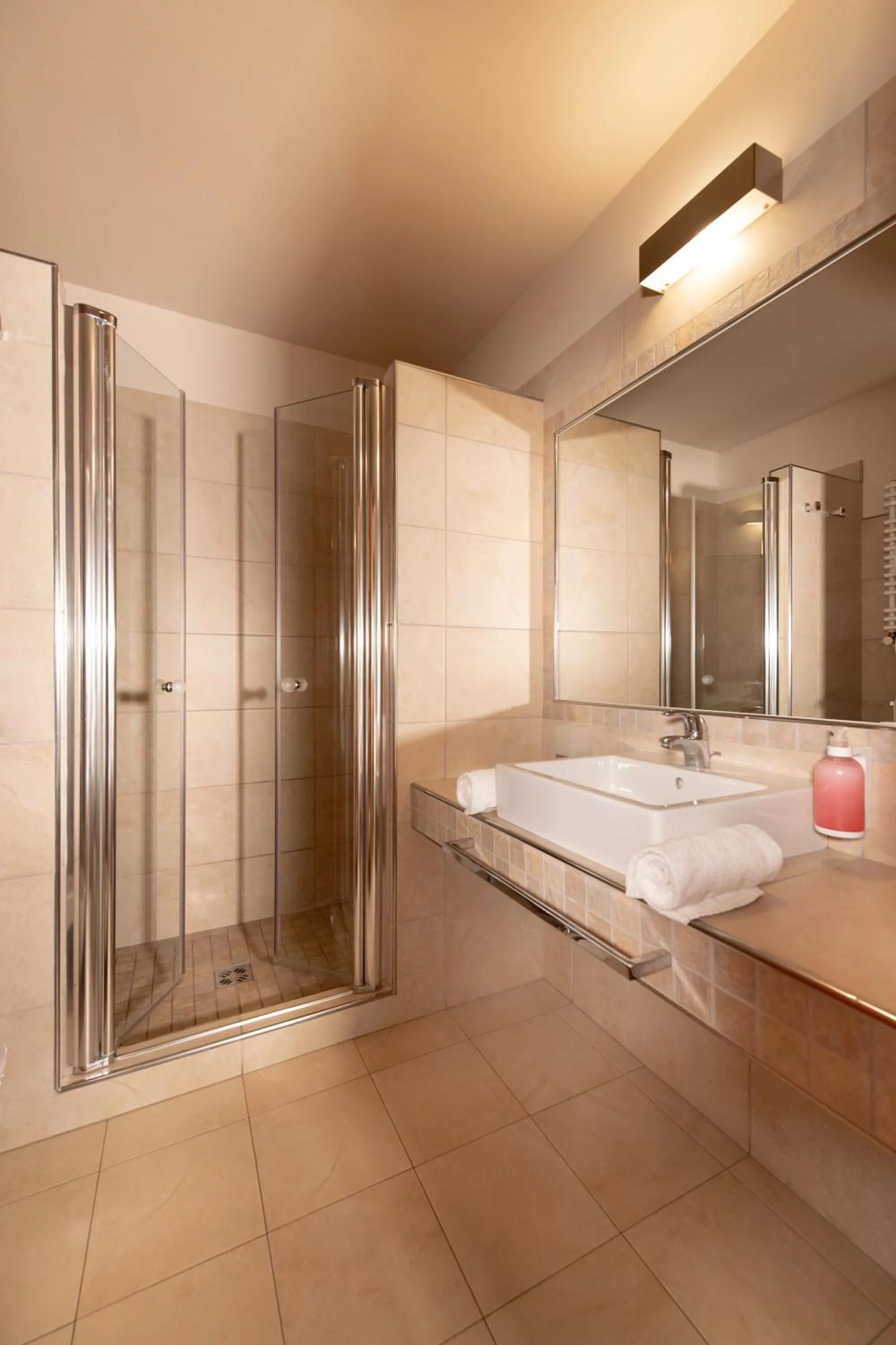 Bathroom, Bed in Sport Hotel S. Vigilio