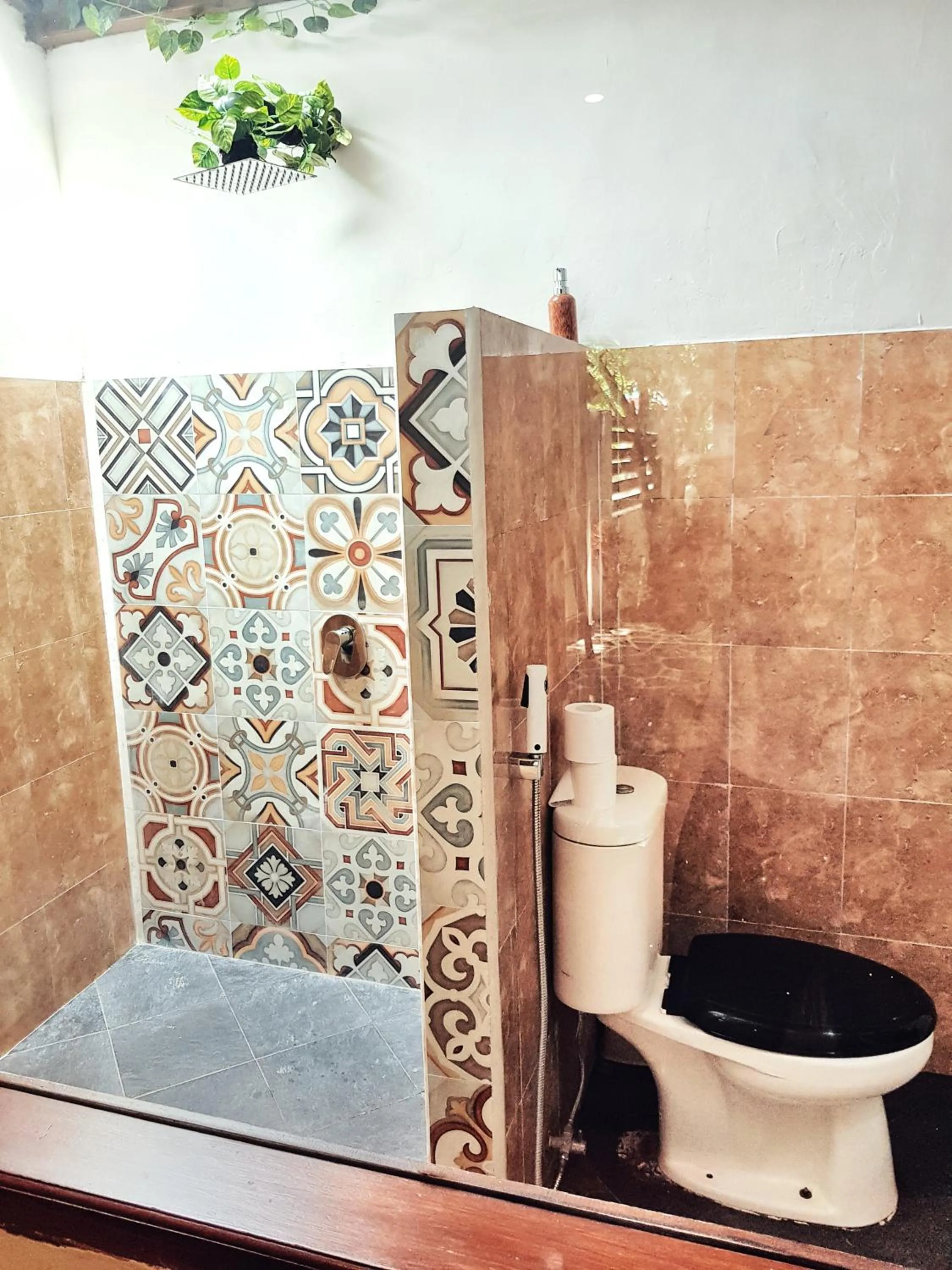 Shower in Havana Hideaway