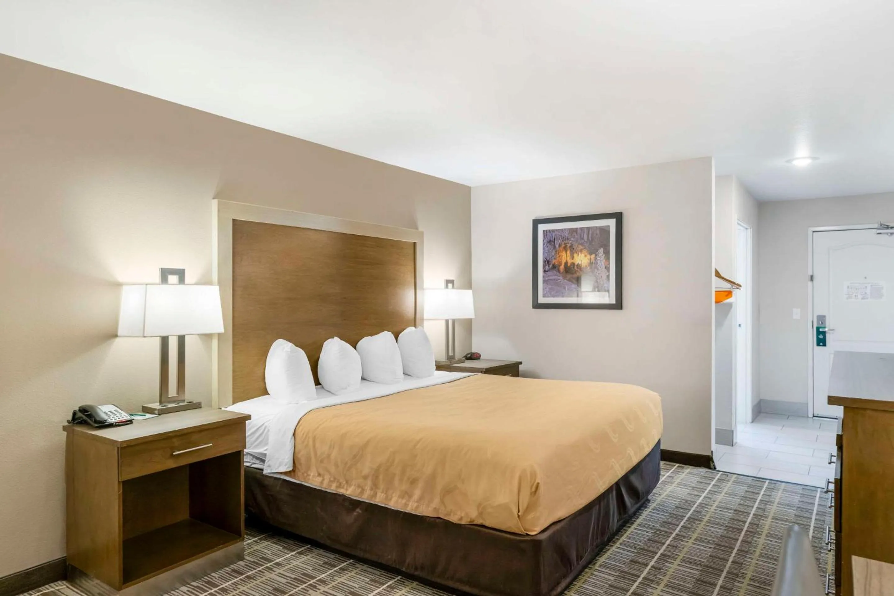 Bedroom, Bed in Quality Inn & Suites Carlsbad Caverns Area