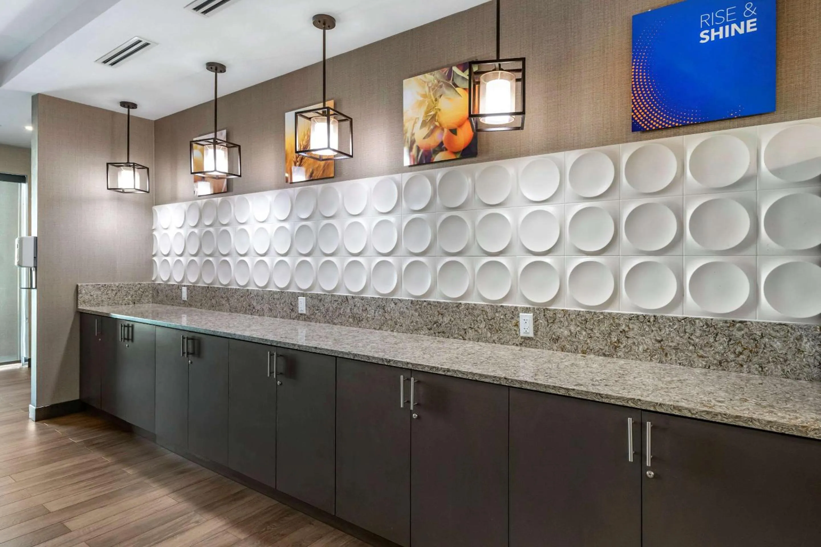 Restaurant/places to eat in Comfort Suites Fort Lauderdale Airport & Cruise Port