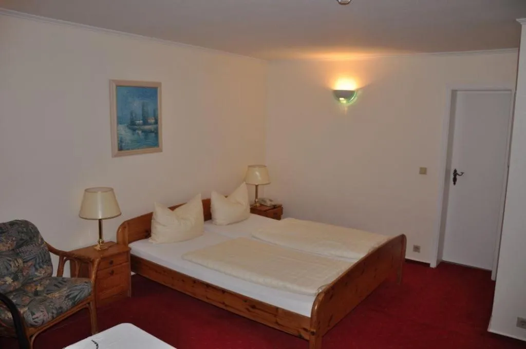 Bedroom, Bed in Hotel-Café Kampe