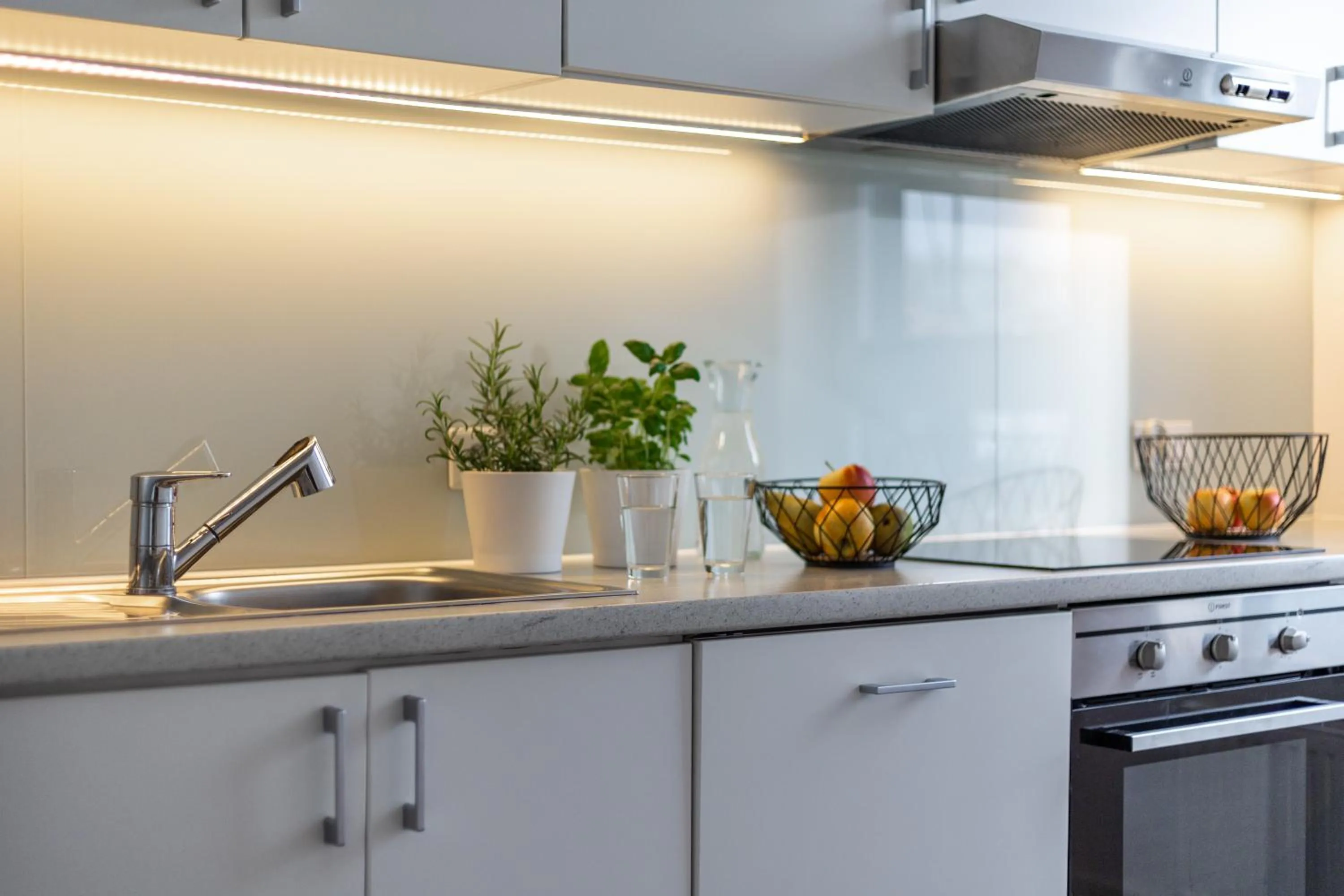 Kitchen or kitchenette in Deluxe Apartments by The Railway Station Wroclaw - parking w cenie