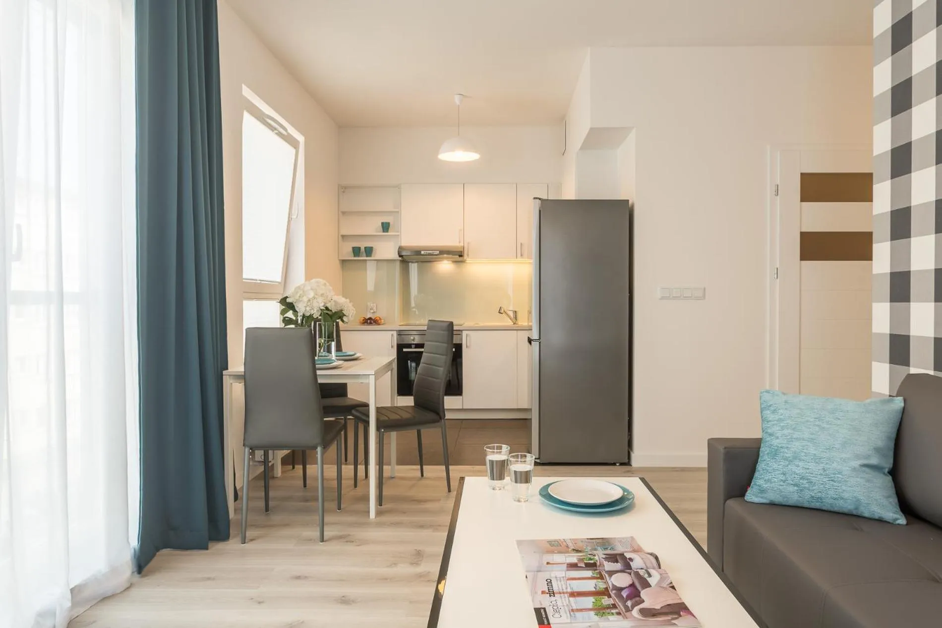 Kitchen or kitchenette in Deluxe Apartments by The Railway Station Wroclaw - parking w cenie