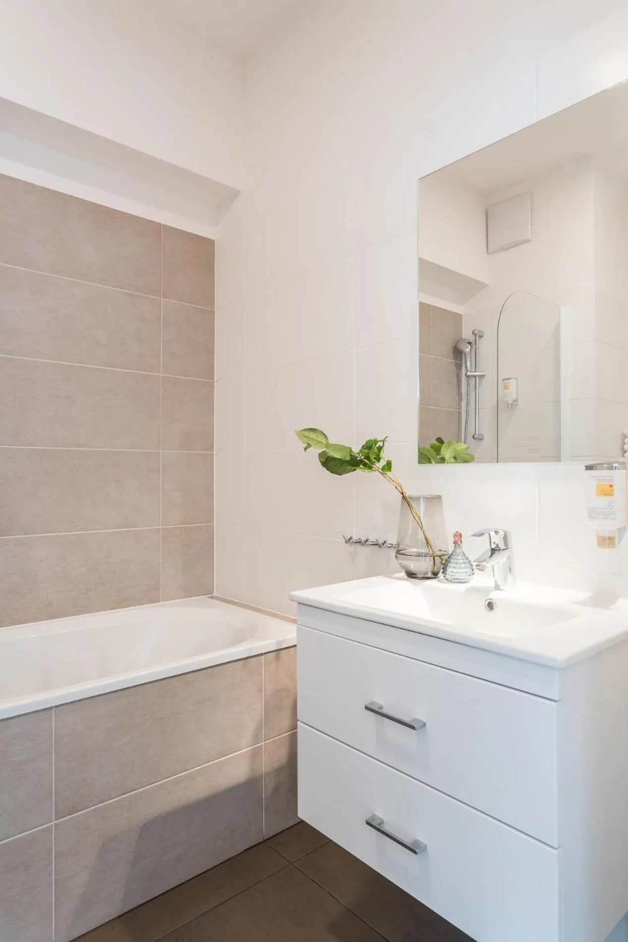 Bathroom in Deluxe Apartments by The Railway Station Wroclaw - parking w cenie