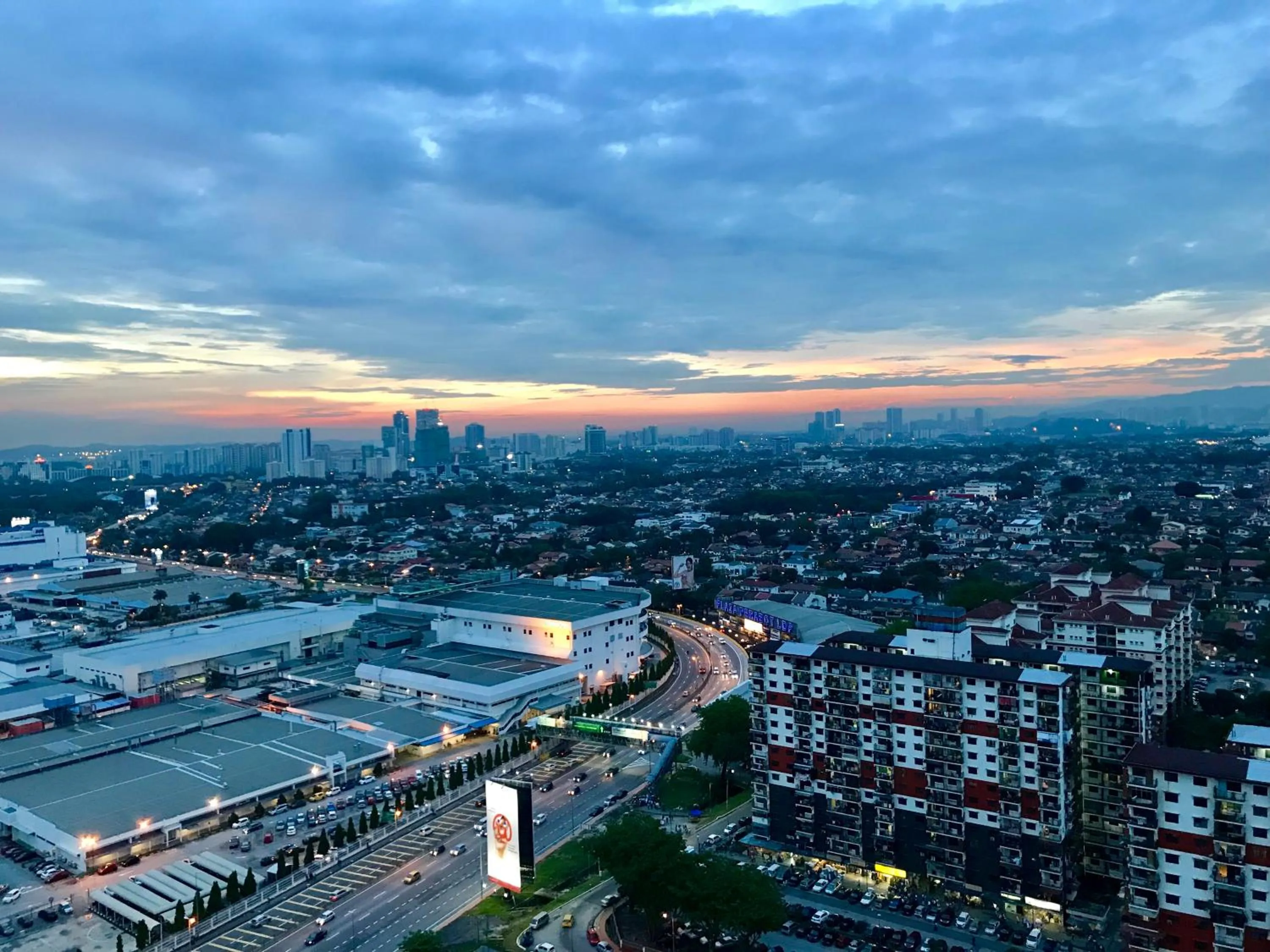 Minimalist Duplex @ Petaling Jaya & Sunway