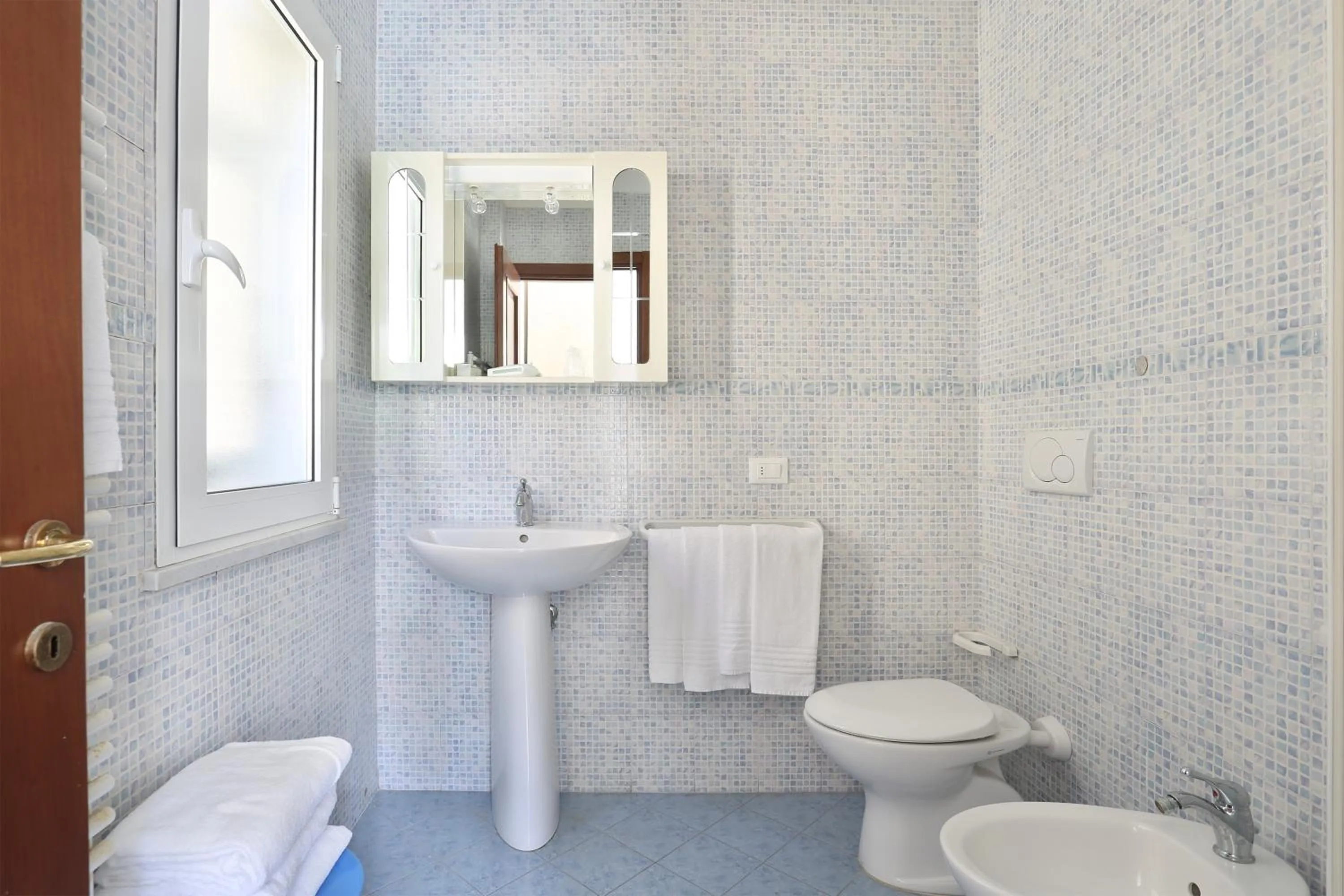 Shower in Hotel Daisy