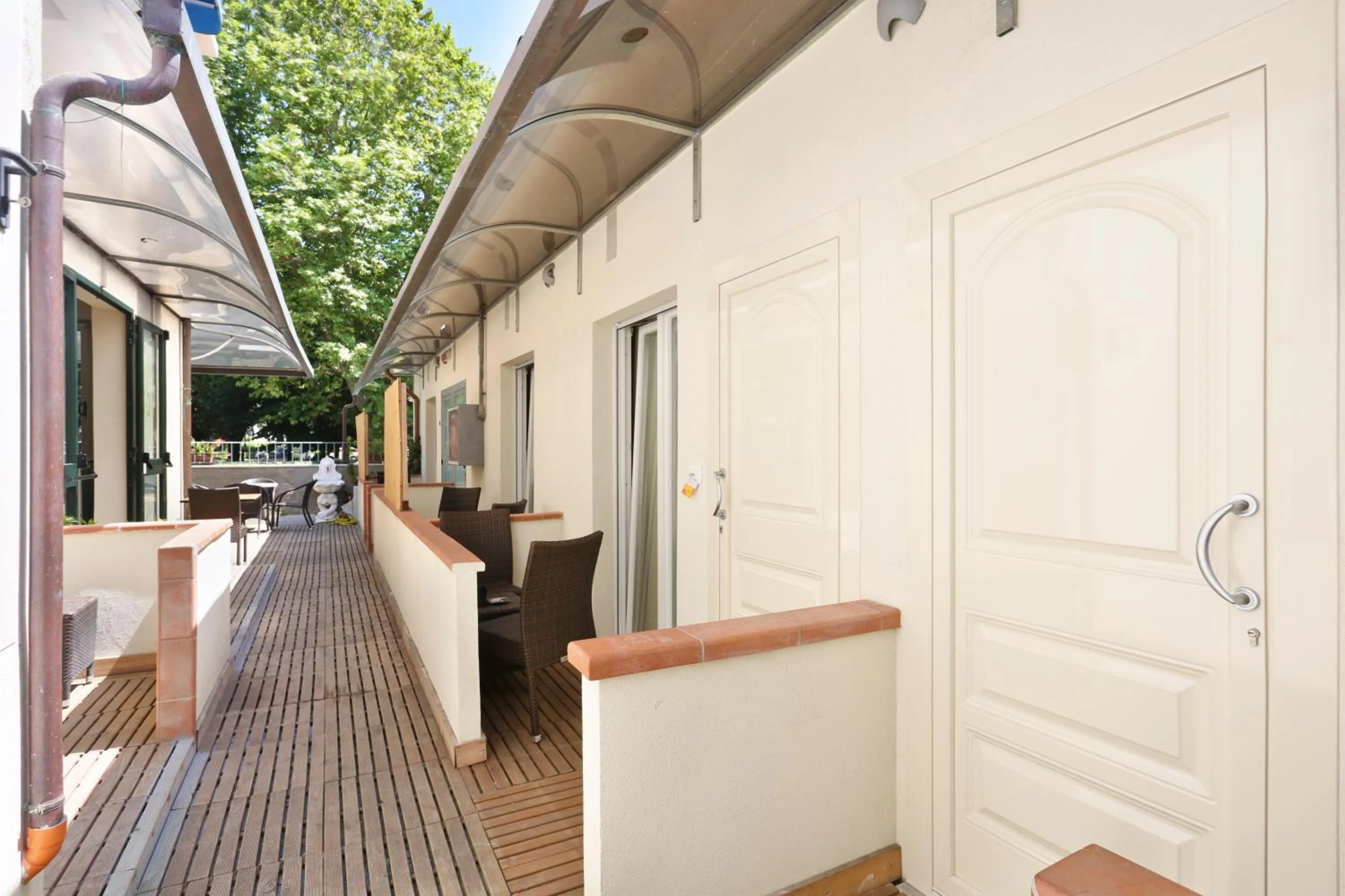 Property building in Hotel Daisy