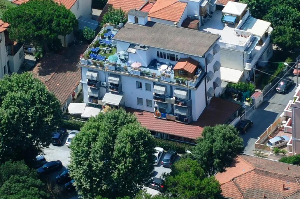 Property building in Hotel Daisy