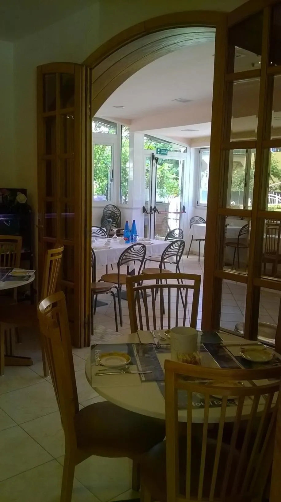 Restaurant/places to eat in Hotel Daisy