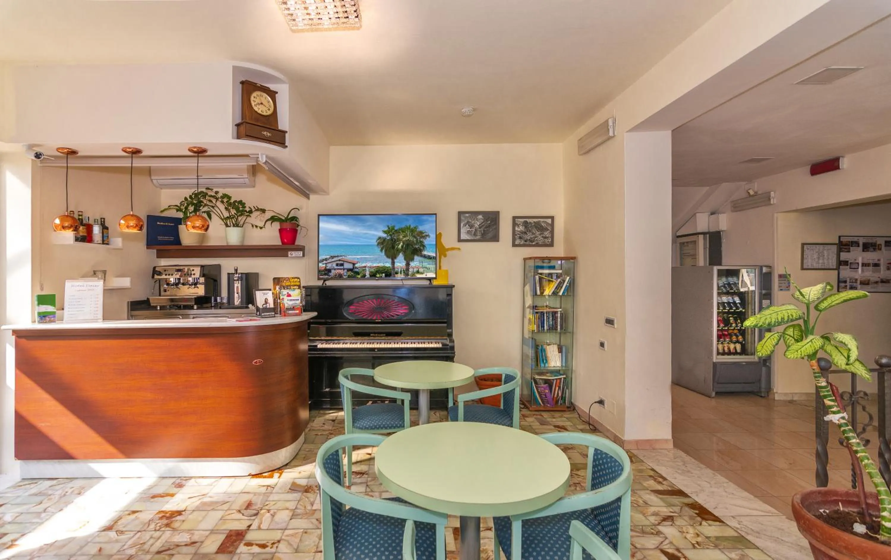 Communal lounge/ TV room in Hotel Daisy