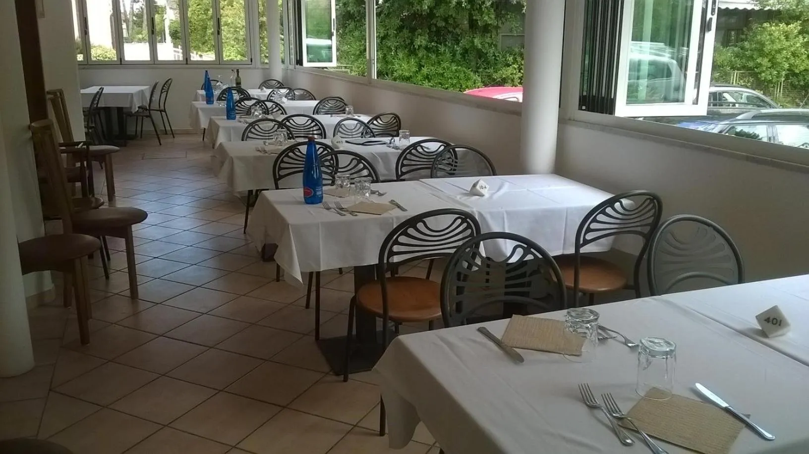 Restaurant/places to eat in Hotel Daisy