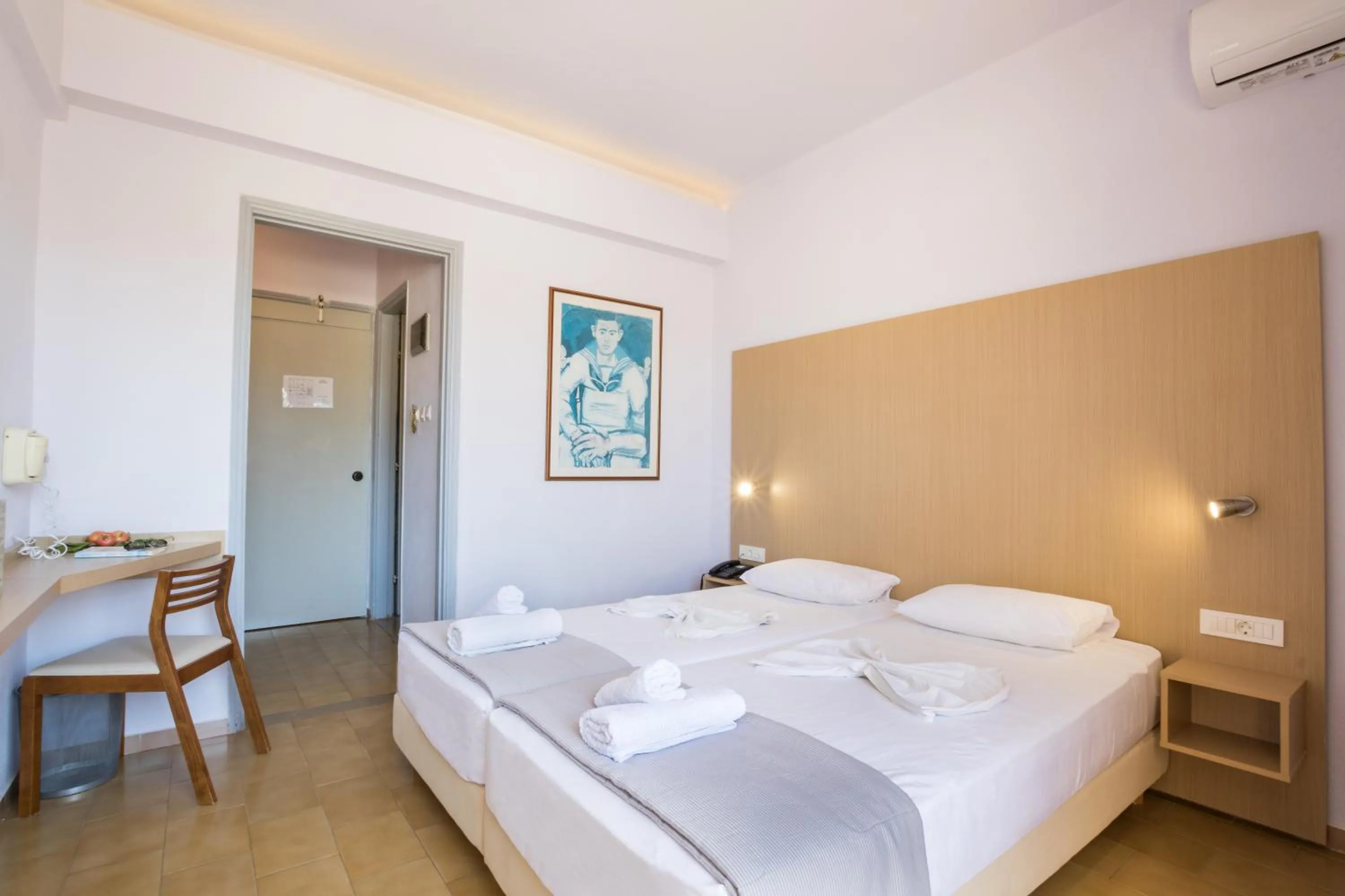 Bedroom in Atlantis Hotel