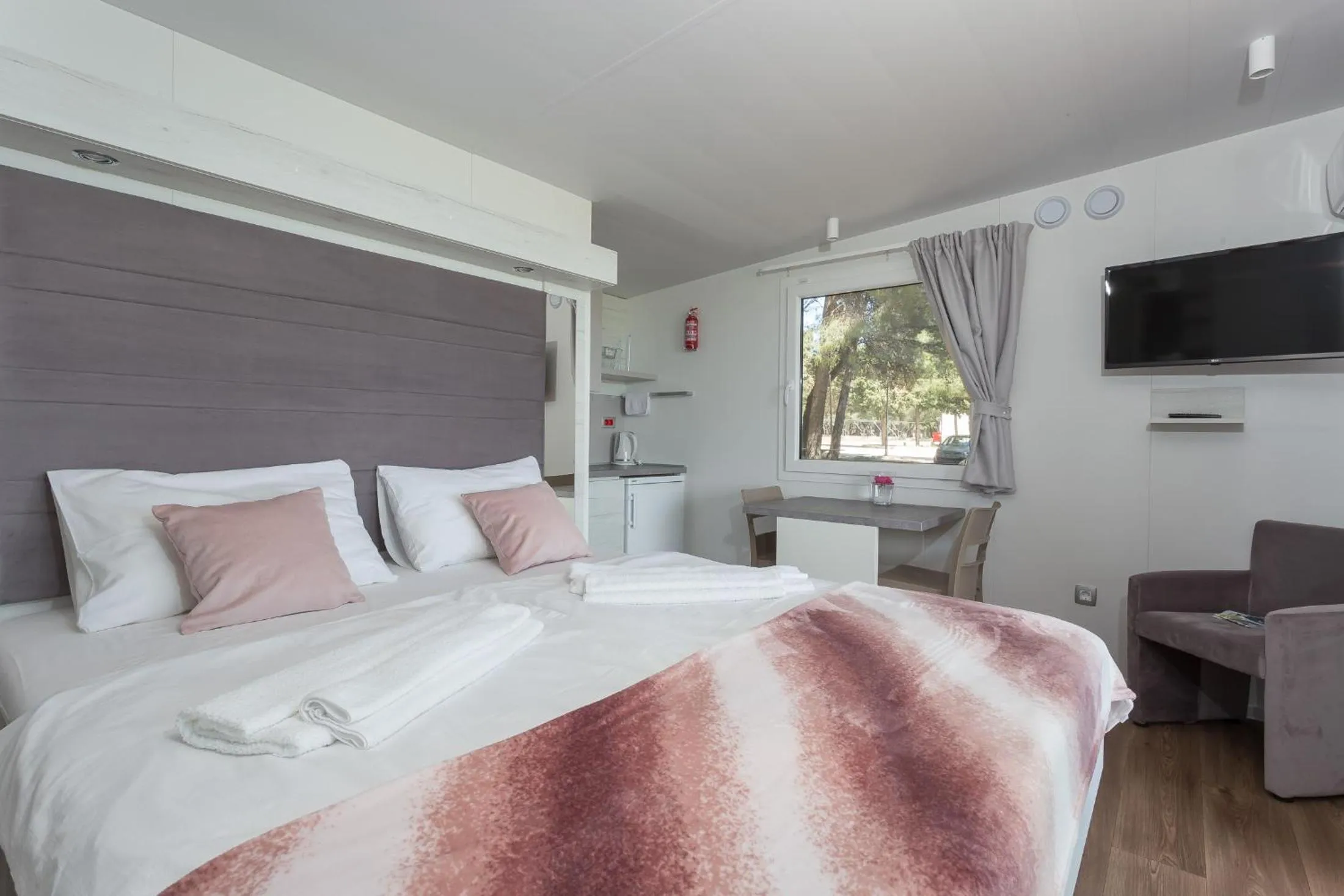 Bedroom, Bed in Camp Vransko lake - Mobile homes