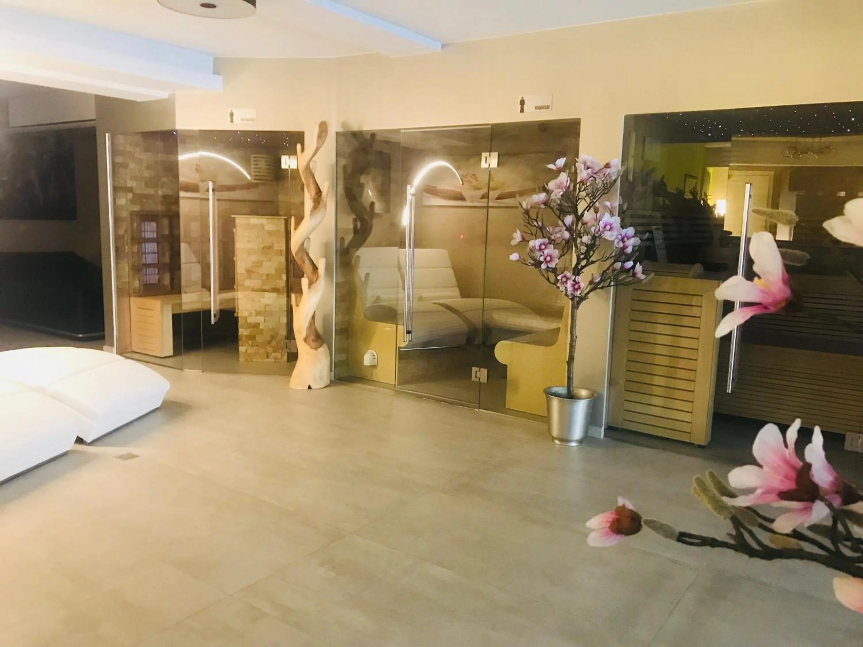 Sauna, Bed in Hotel Monte Cristo