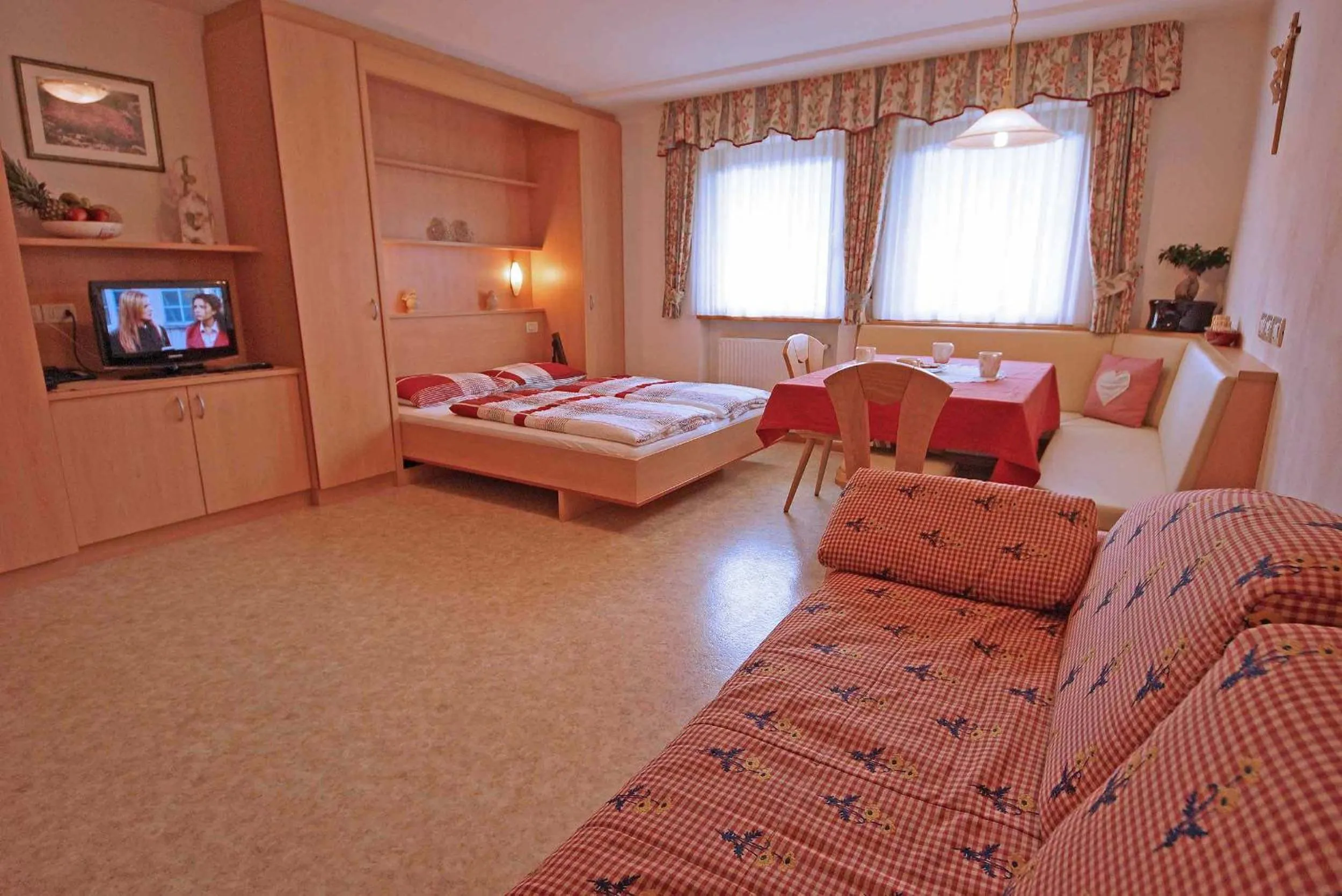 Photo of the whole room, Bed in Residence Araldina